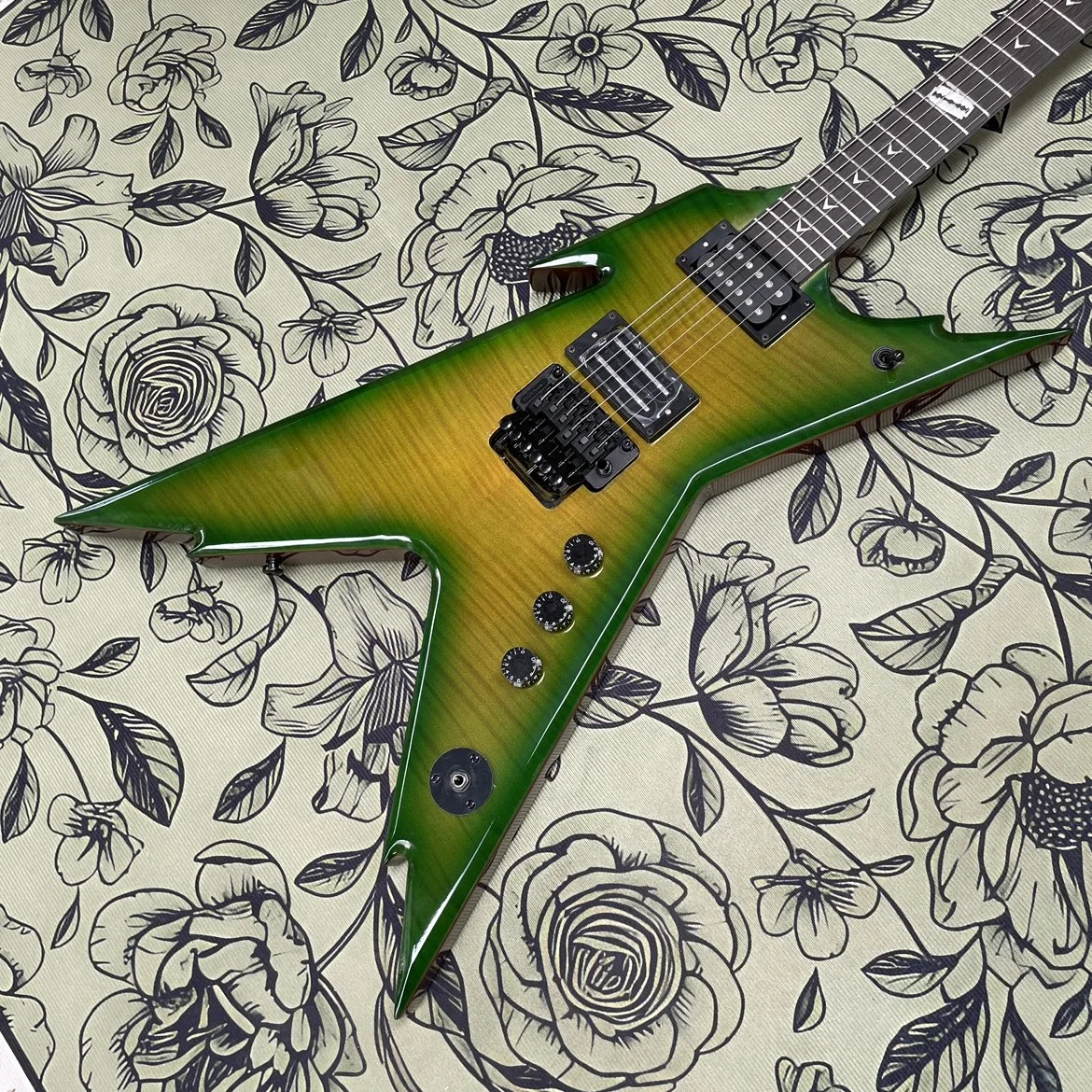 6-string electric guitar, double-locking tremolo system for excellent tuning stabilityguitars, advanced collection guitarra
6-string electric guitar, double-locking tremolo system for excellent tuning stabilityguitars, advanced collection guitarra