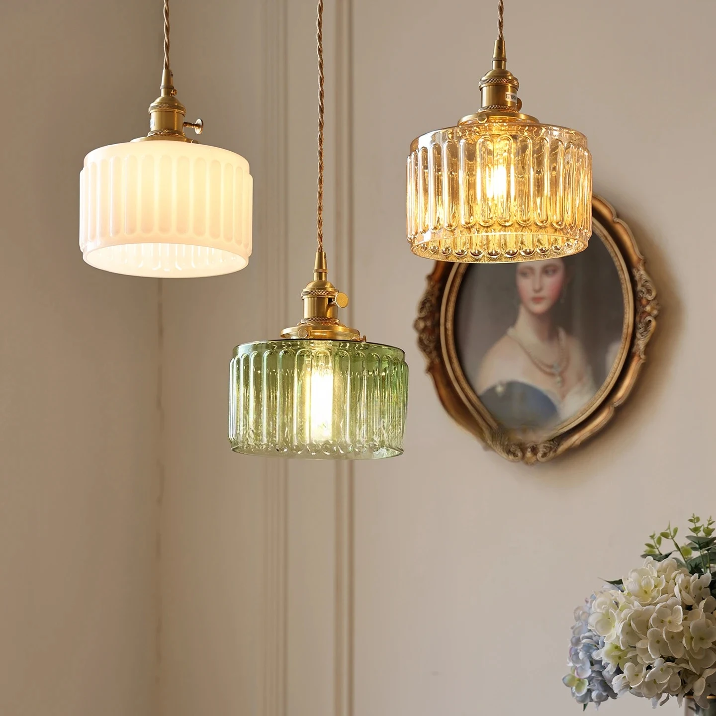 Американская зеленая полосатая стеклянная лампа в стиле ретро, столовая, маленькая люстра, японская чайная комната, стеклянная средневековая прикроватная тумбочка для спальни
Американская зеленая полосатая стеклянная лампа в стиле ретро, столовая, маленькая люстра, японская чайная комната, стеклянная средневековая прикроватная тумбочка для спальни