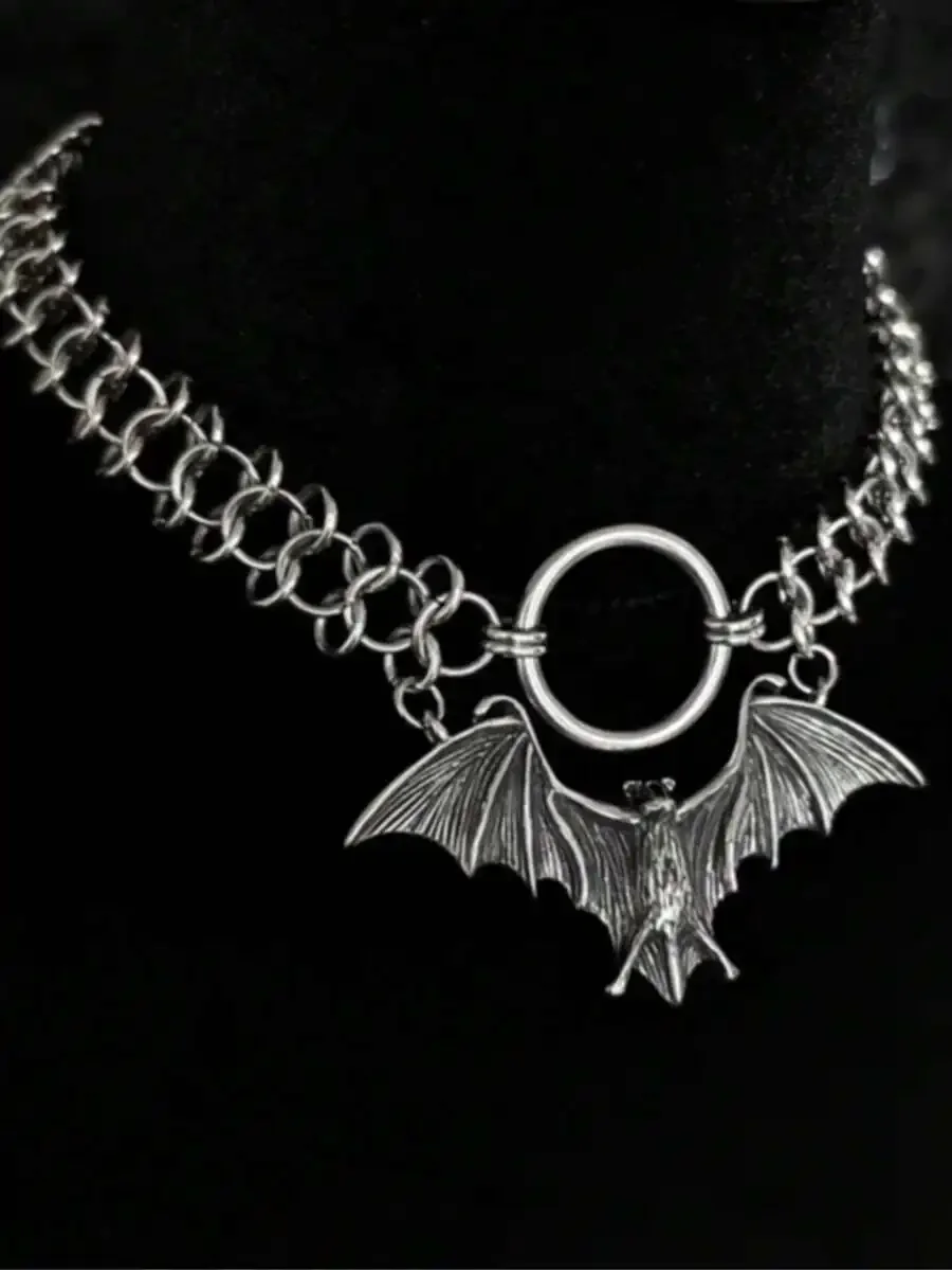 Gothic Punk Bat Pendant Chain Necklace For Women Halloween Jewelry
Gothic Punk Bat Pendant Chain Necklace For Women Halloween Jewelry