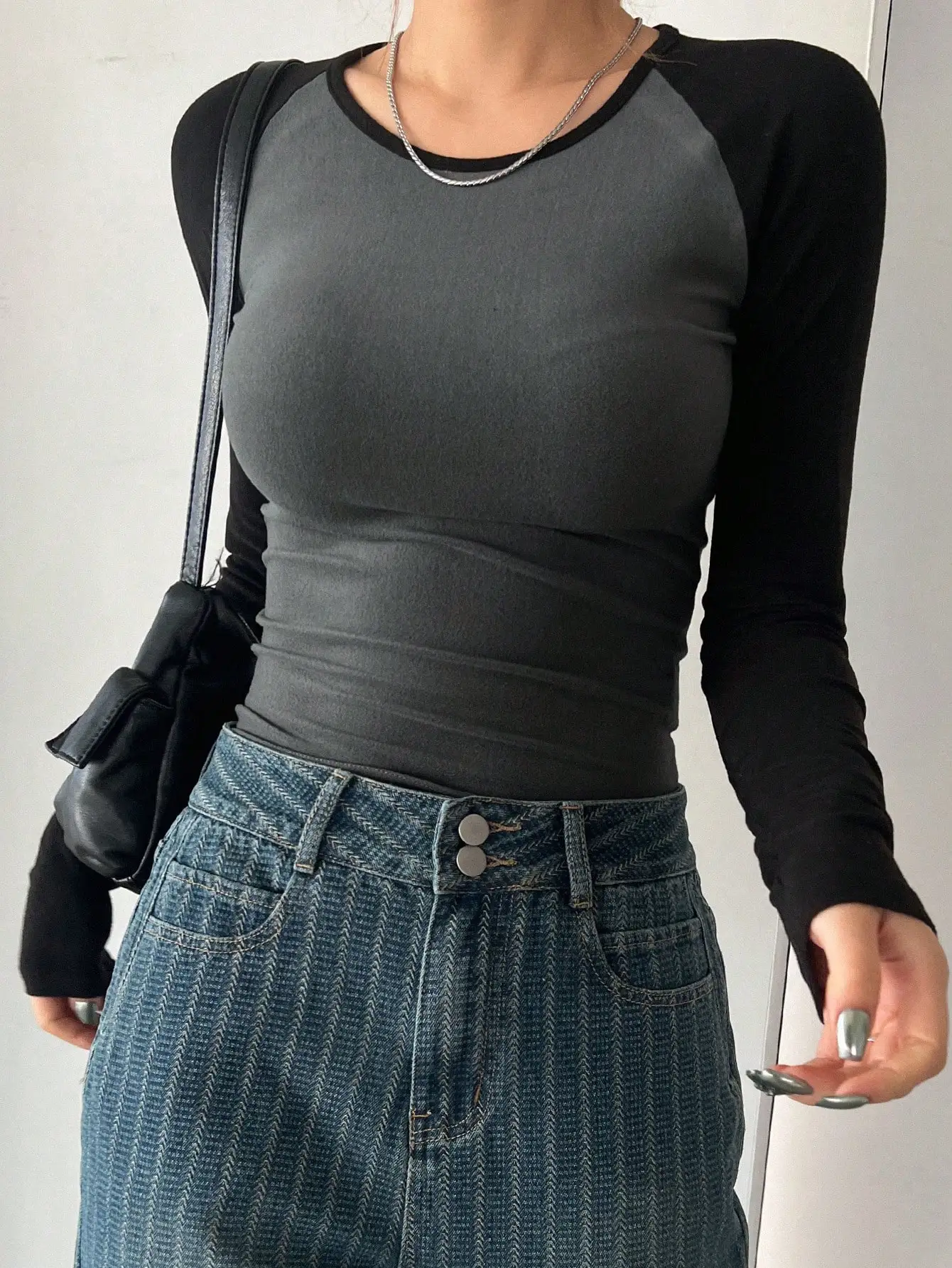 DAZY Color Block Fitted Long Sleeve T-Shirt for Women, Y2K Style Raglan Top
DAZY Color Block Fitted Long Sleeve T-Shirt for Women, Y2K Style Raglan Top