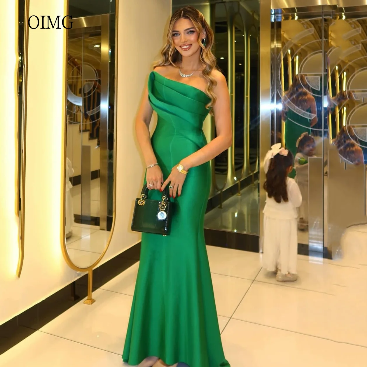 OIMG Modern Green Strapless Mermaid Prom Gowns Satin Backless Tiered Formal Party Gown Floor Length Evening Dress Customized
OIMG Modern Green Strapless Mermaid Prom Gowns Satin Backless Tiered Formal Party Gown Floor Length Evening Dress Customized