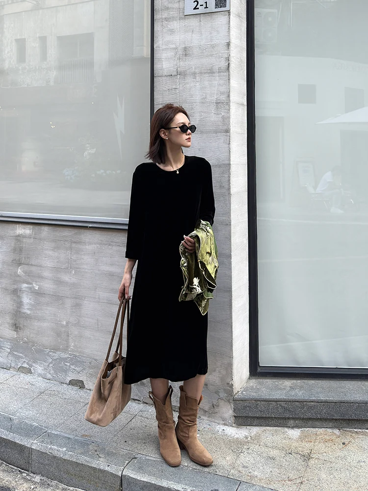 Ele Silk Velvet Dr with 7/8 Sves Straight Cut Silken round Ne Daily Wear for Young Women Winter Collection
Ele Silk Velvet Dr with 7/8 Sves Straight Cut Silken round Ne Daily Wear for Young Women Winter Collection