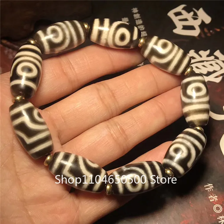Antique antique Tibetan old pulp full weathered black and white two-eyed dzi beads bracelet bracelet collection
Antique antique Tibetan old pulp full weathered black and white two-eyed dzi beads bracelet bracelet collection