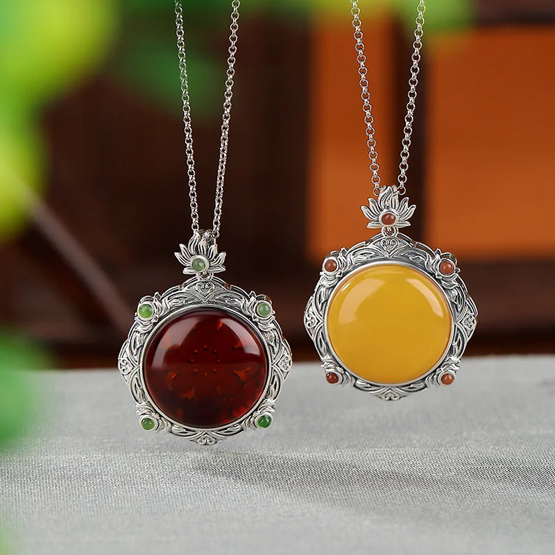 S999 Blood Amber Red Jade Round Cabochon Silver Pendant
S999 Blood Amber Red Jade Round Cabochon Silver Pendant