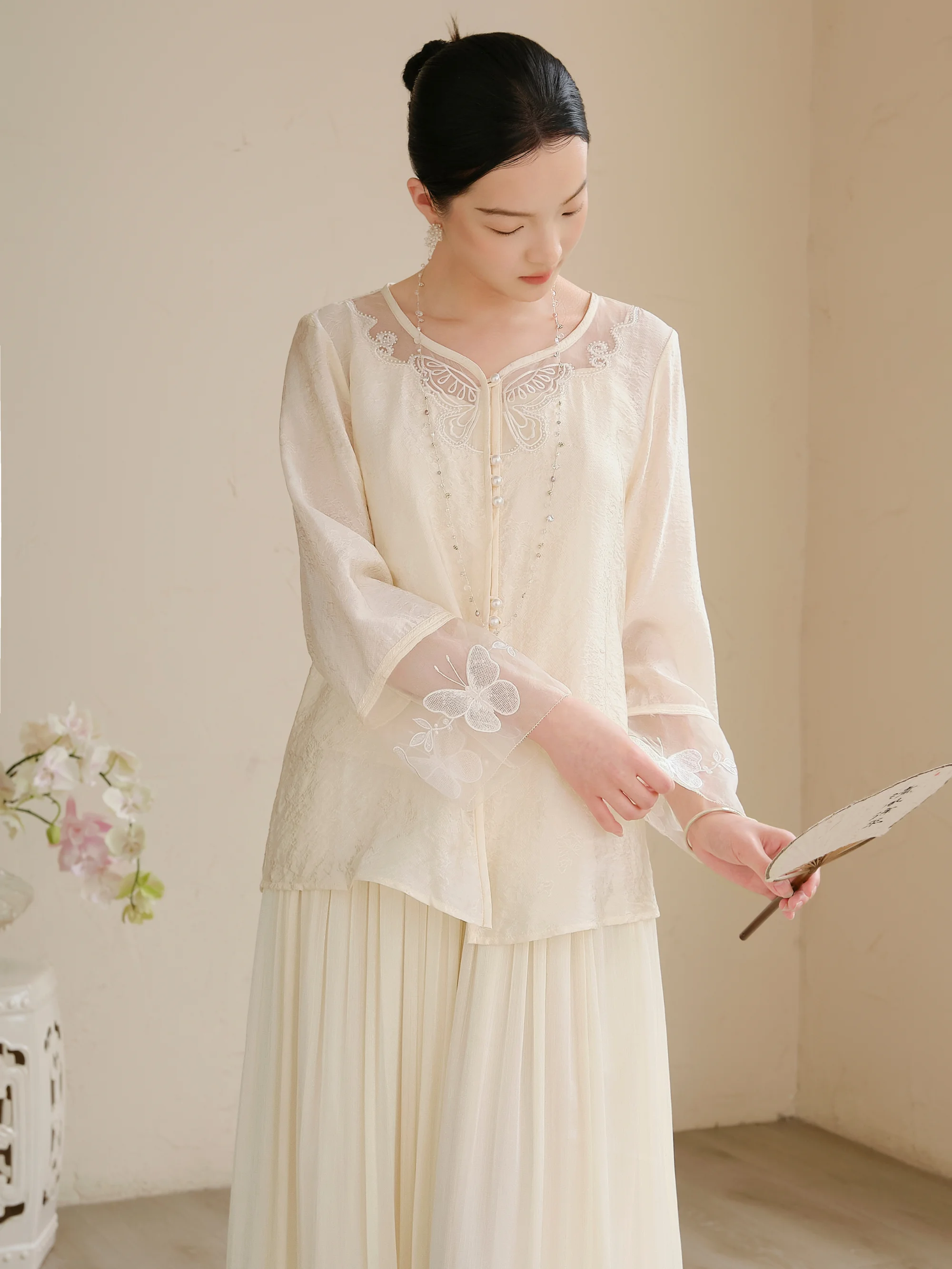Elegant Embroidery Shirt New Chinese Style National Trend Zen Summer High-End Sensation Sophisticated Top Women's F...
Elegant Embroidery Shirt New Chinese Style National Trend Zen Summer High-End Sensation Sophisticated Top Women's F...