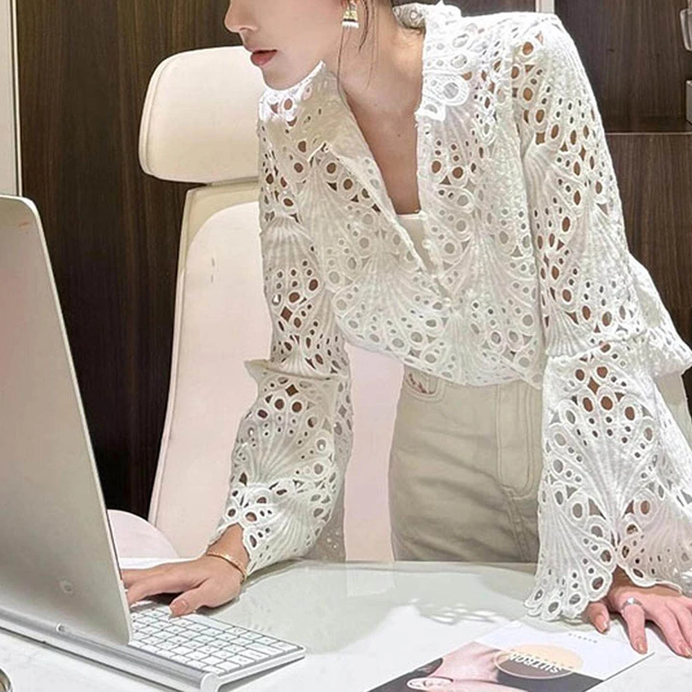 Super good-looking, unique white hollow shirt jacket women's high-end light luxury age-reducing foreign French top summer
Super good-looking, unique white hollow shirt jacket women's high-end light luxury age-reducing foreign French top summer