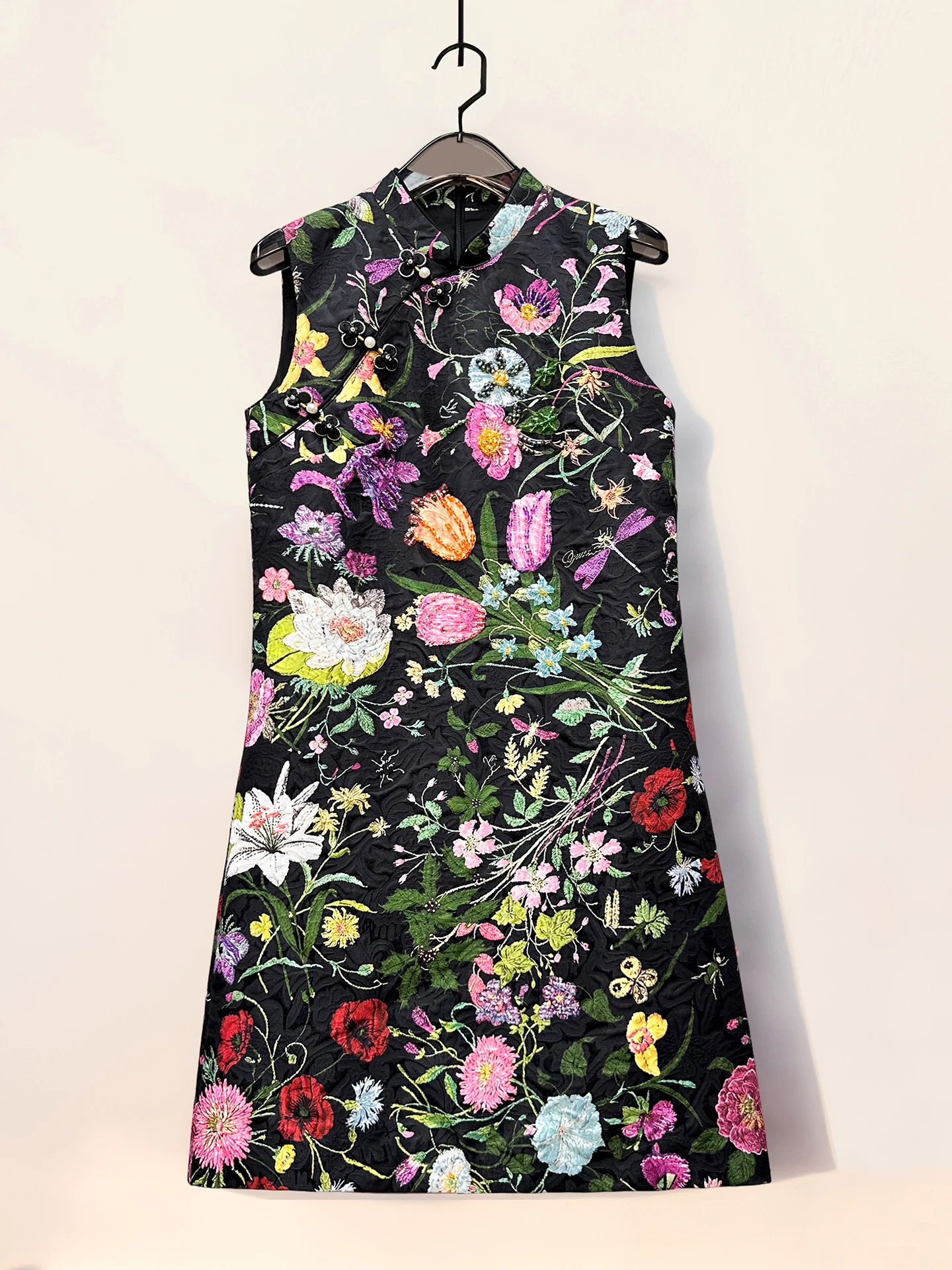 New Year Elegant Chinese Style Qipao Dress Handmade Embroidered Cotton Floral Print Reformed Version Women's Fashionable Skirt
New Year Elegant Chinese Style Qipao Dress Handmade Embroidered Cotton Floral Print Reformed Version Women's Fashionable Skirt