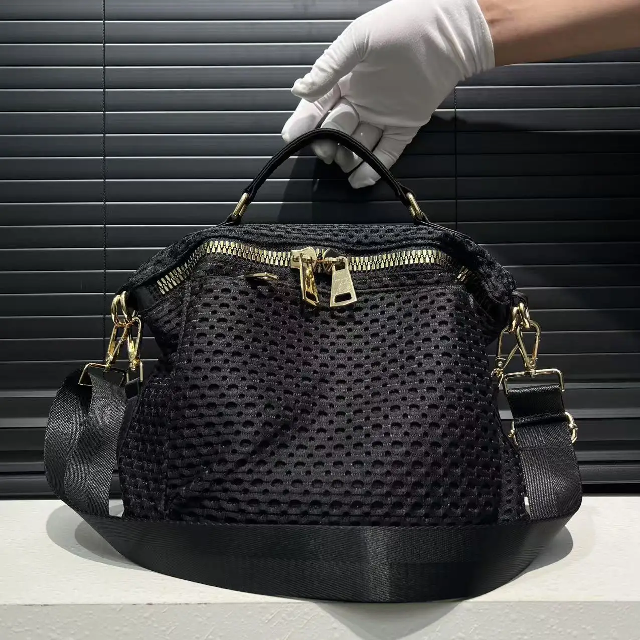 Ladies' front pocket fashionable mesh lightweight shoulder bag, portable wide shoulder strap multifunctional crossbody handbag
Ladies' front pocket fashionable mesh lightweight shoulder bag, portable wide shoulder strap multifunctional crossbody handbag