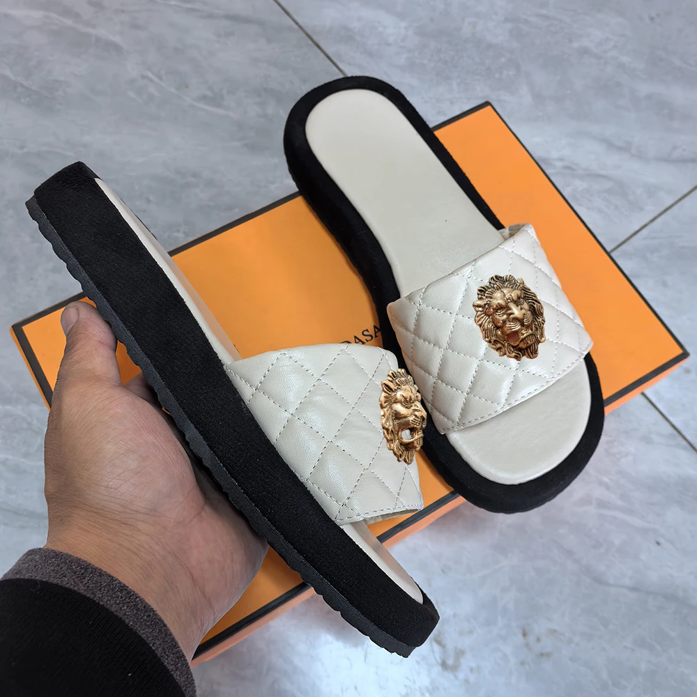 New women's Slipper flat bread turtleneck sandals ve rsatile plus size beach shoes designer outdoor luxury Slipper 43
New women's Slipper flat bread turtleneck sandals ve rsatile plus size beach shoes designer outdoor luxury Slipper 43