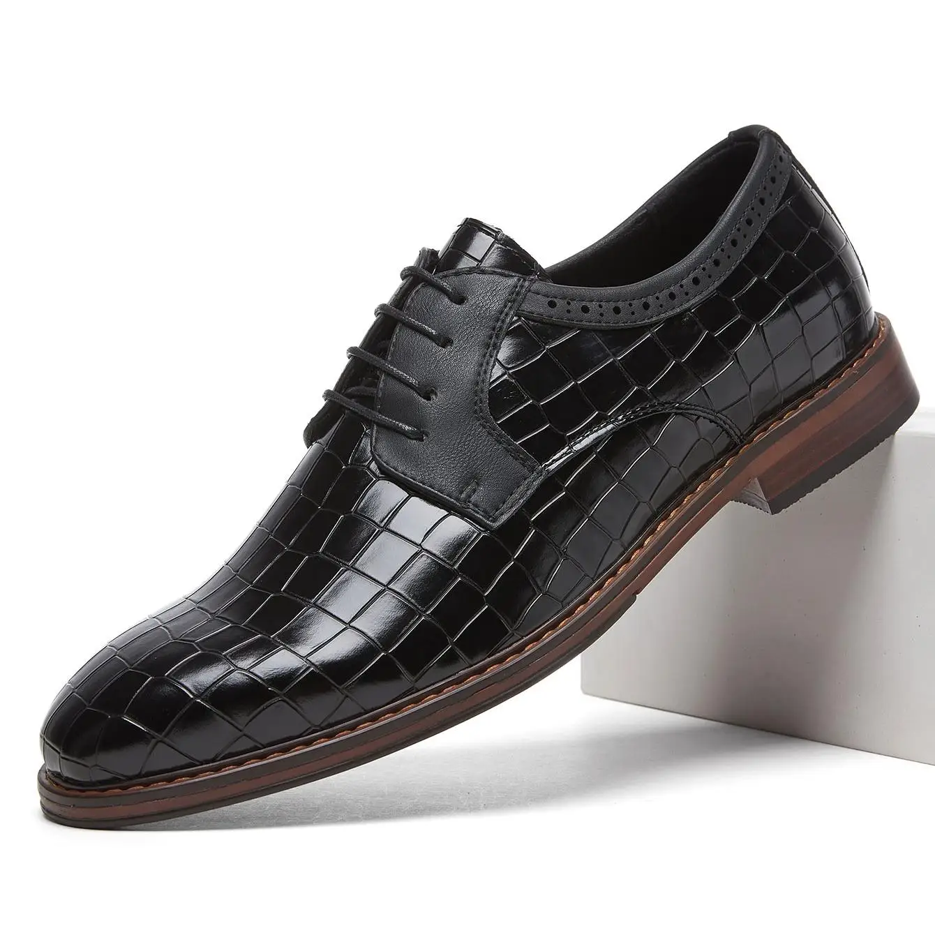 Men's Glossy Croc Pattern Leather Oxford Shoes Classic Lace Up Formal Footwear For Business Meetings And Evening Occasions
Men's Glossy Croc Pattern Leather Oxford Shoes Classic Lace Up Formal Footwear For Business Meetings And Evening Occasions