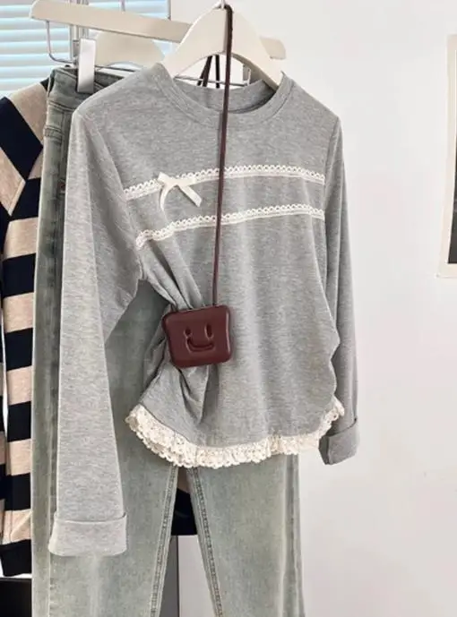 Autumn Round Neck Slim Fit Lace Bow Decal Decoration Slim Fit Top for Women, Fashionable and Sweet Style Women's T-Shirt
Autumn Round Neck Slim Fit Lace Bow Decal Decoration Slim Fit Top for Women, Fashionable and Sweet Style Women's T-Shirt