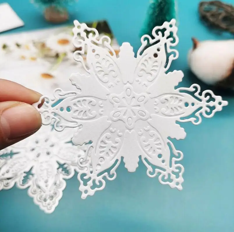 Snowflake metal cutting dies mold Scrapbooking paper craft knife mould blade punch template Embossing stencils 1PCS
Snowflake metal cutting dies mold Scrapbooking paper craft knife mould blade punch template Embossing stencils 1PCS