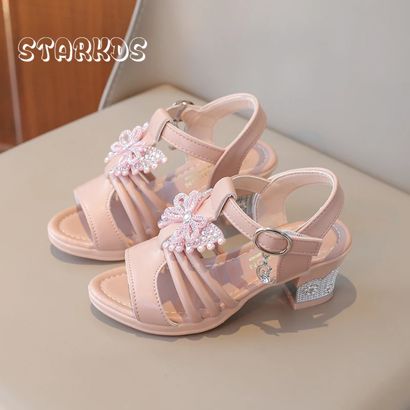 Танцевальные туфли-лодочки на высоком каблуке с открытым носком для девочек, блестящая обувь со стразами и бабочкой для выступлений, детские летние сандалии с ремешком
Танцевальные туфли-лодочки на высоком каблуке с открытым носком для девочек, блестящая обувь со стразами и бабочкой для выступлений, детские летние сандалии с ремешком