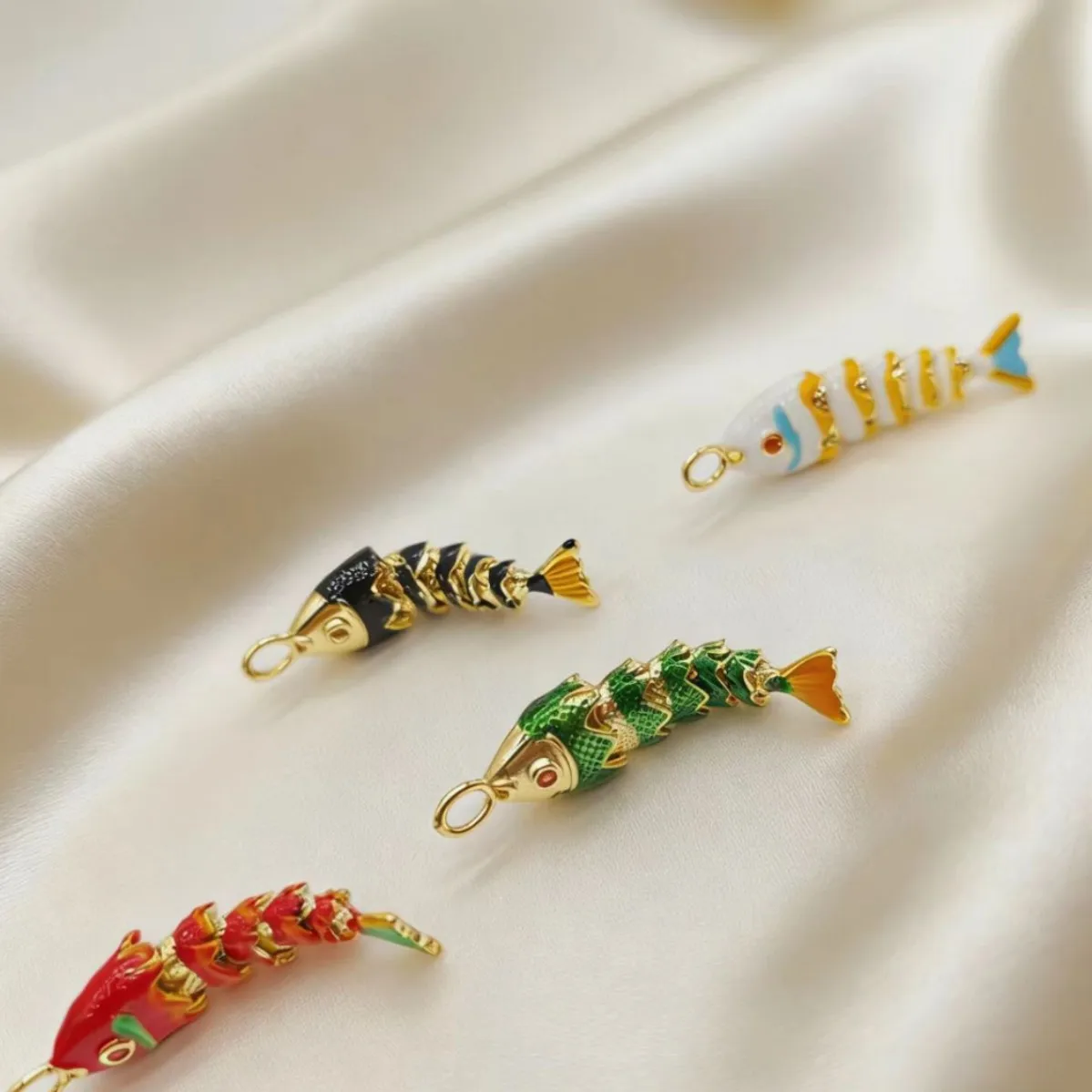 4Pcs New Hot Selling Koi Fish Colorful Koi Oil Drip Pendant DIY Jewelry Accessories
4Pcs New Hot Selling Koi Fish Colorful Koi Oil Drip Pendant DIY Jewelry Accessories