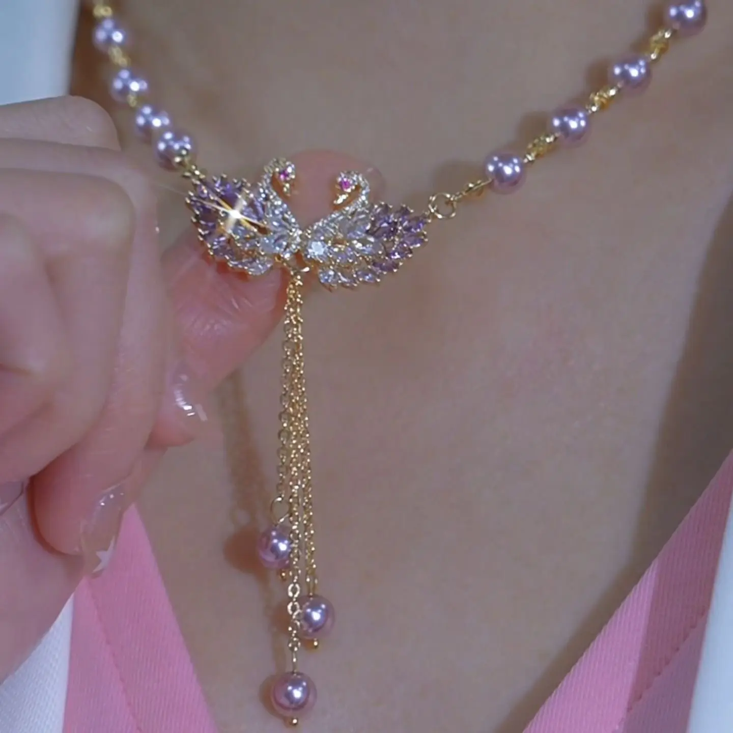 2026 New Unique Diamond-encrusted Swan Pearl Pendant Necklace Women's High-Quality Light Luxury Niche Accessory Clavicle Chain
2026 New Unique Diamond-encrusted Swan Pearl Pendant Necklace Women's High-Quality Light Luxury Niche Accessory Clavicle Chain