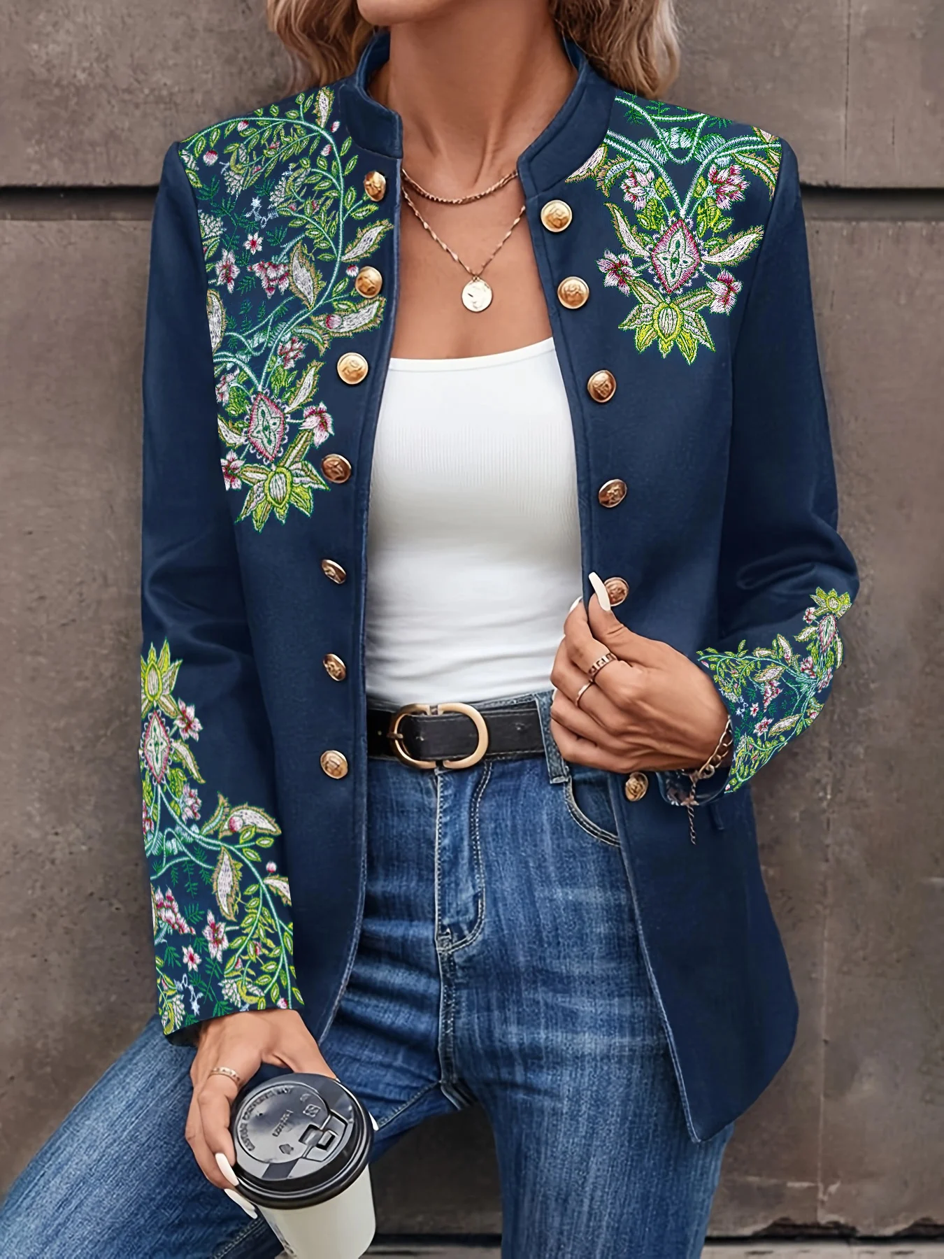 Fashionable and elegant retro small stand collar floral embroidery double-breasted women's long-sleeved jacket, suitable for par
Fashionable and elegant retro small stand collar floral embroidery double-breasted women's long-sleeved jacket, suitable for par