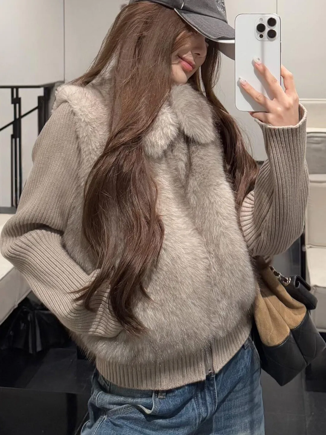 Winter New Young Eco-friendly Fur Coat Women Short Knitted Sleeve Vest Detachable Korean Style Commute Wind Pure Color Polyes...
Winter New Young Eco-friendly Fur Coat Women Short Knitted Sleeve Vest Detachable Korean Style Commute Wind Pure Color Polyes...