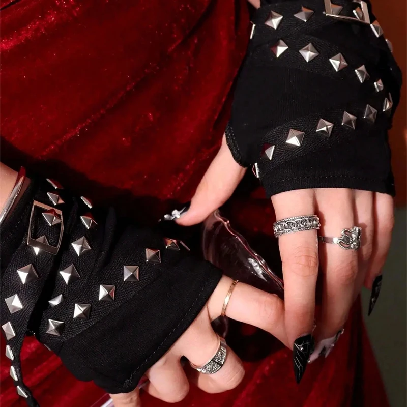 1 piece of punk gloves for men and women, Gothic gloves, Halloween role-playing, carnival street costumes, accessories
1 piece of punk gloves for men and women, Gothic gloves, Halloween role-playing, carnival street costumes, accessories