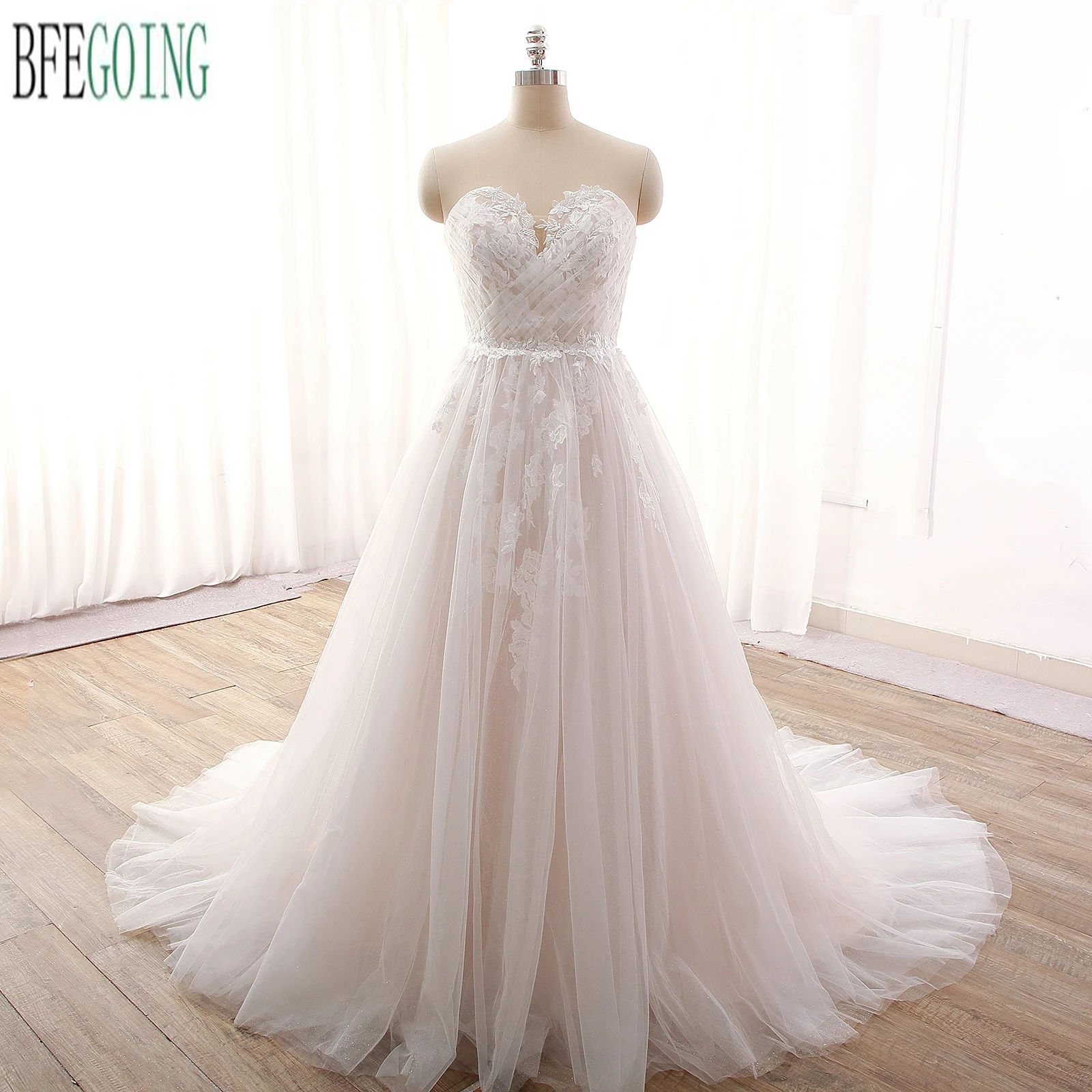 Tulle Lace Wedding Dresses Chapel Train Customized Sweetheart A-Line Floor-Length Sleeveless Bridal Gowns
Tulle Lace Wedding Dresses Chapel Train Customized Sweetheart A-Line Floor-Length Sleeveless Bridal Gowns