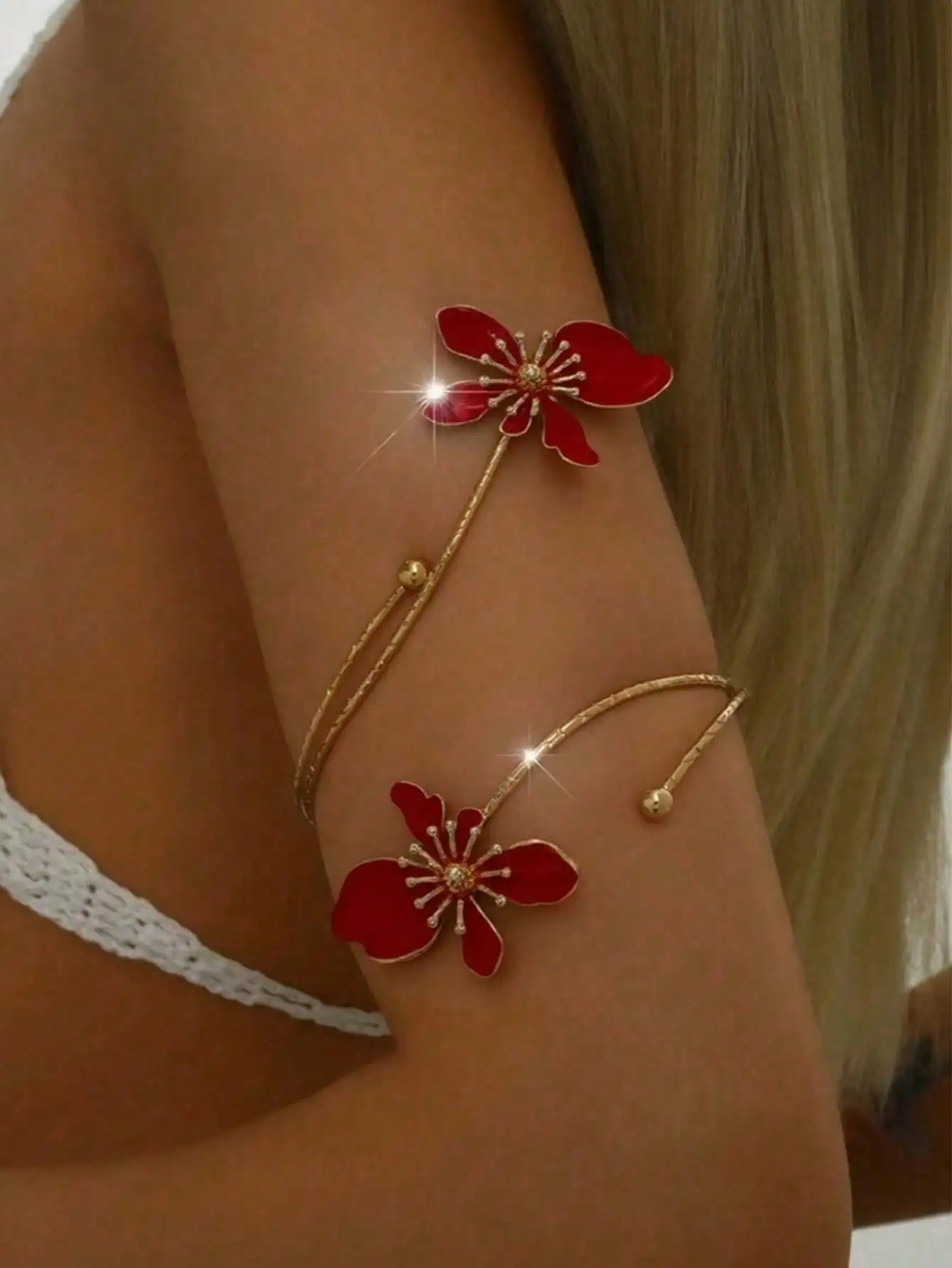 1pc Alloy Double-Headed Enamel Floral Bracelet, Minimalist Elegant Fashion Accessory, Suitable As Mother's Day Gift, Party, Banquet And Daily Wear
1pc Alloy Double-Headed Enamel Floral Bracelet, Minimalist Elegant Fashion Accessory, Suitable As Mother's Day Gift, Party, Banquet And Daily Wear
