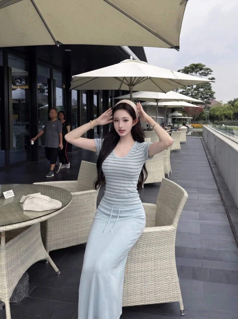 Casual Stripe Pattern Two-Piece Set Women's Short Sleeve T-Shirt with Drawstring Slimming Skirt Summer Fashion Ensemble
Casual Stripe Pattern Two-Piece Set Women's Short Sleeve T-Shirt with Drawstring Slimming Skirt Summer Fashion Ensemble