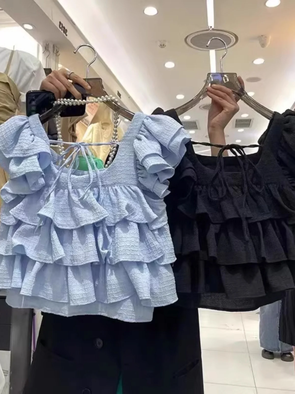 Французская летняя женская блузка нового фасона, маленький размер, с квадратным вырезом, кружевным подолом и прямым кроем, с цветочным узором
Французская летняя женская блузка нового фасона, маленький размер, с квадратным вырезом, кружевным подолом и прямым кроем, с цветочным узором