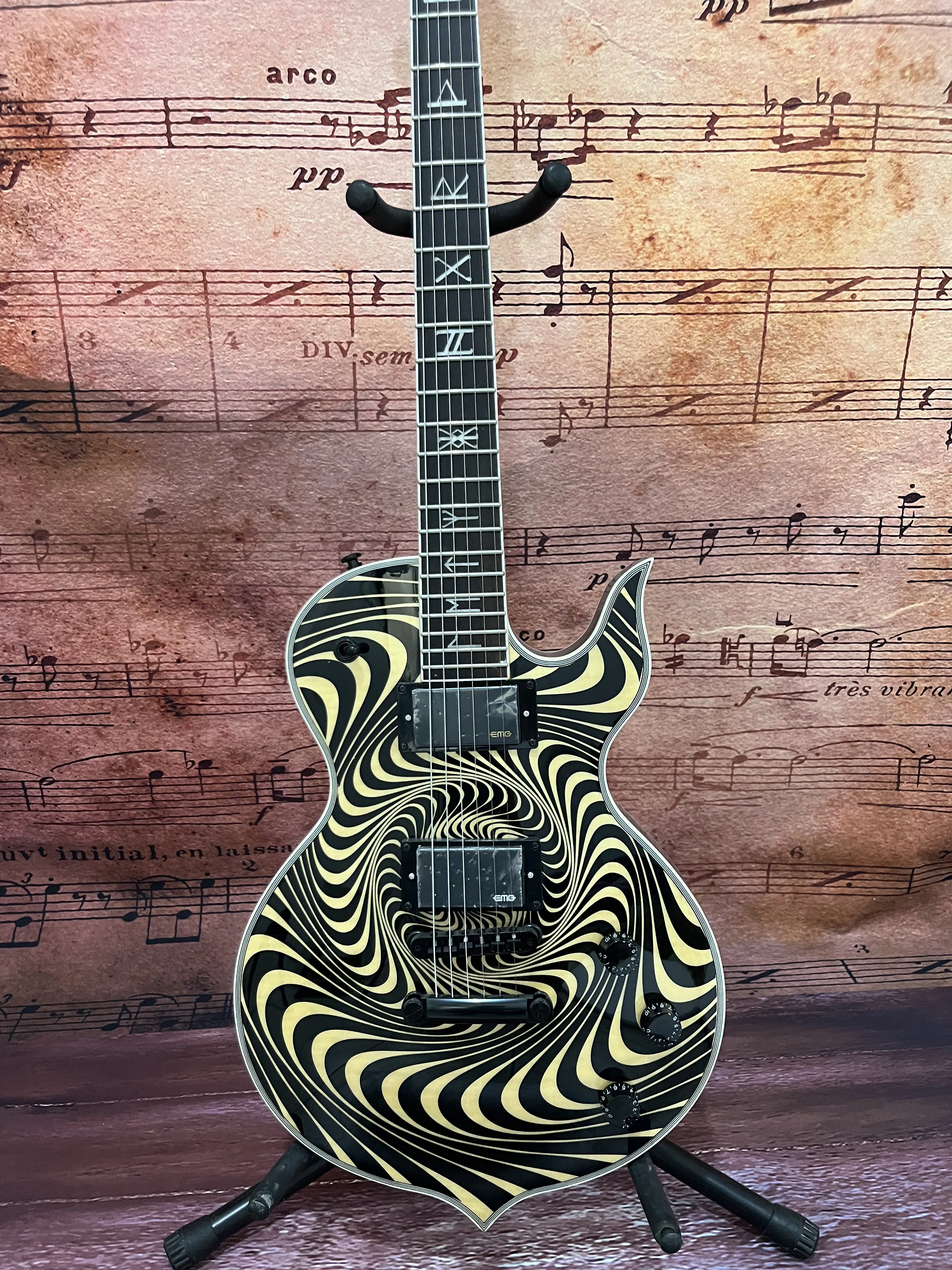 Chinese electric guitar black hardware maple neck Mahogany body High quality and low price in stock
Chinese electric guitar black hardware maple neck Mahogany body High quality and low price in stock