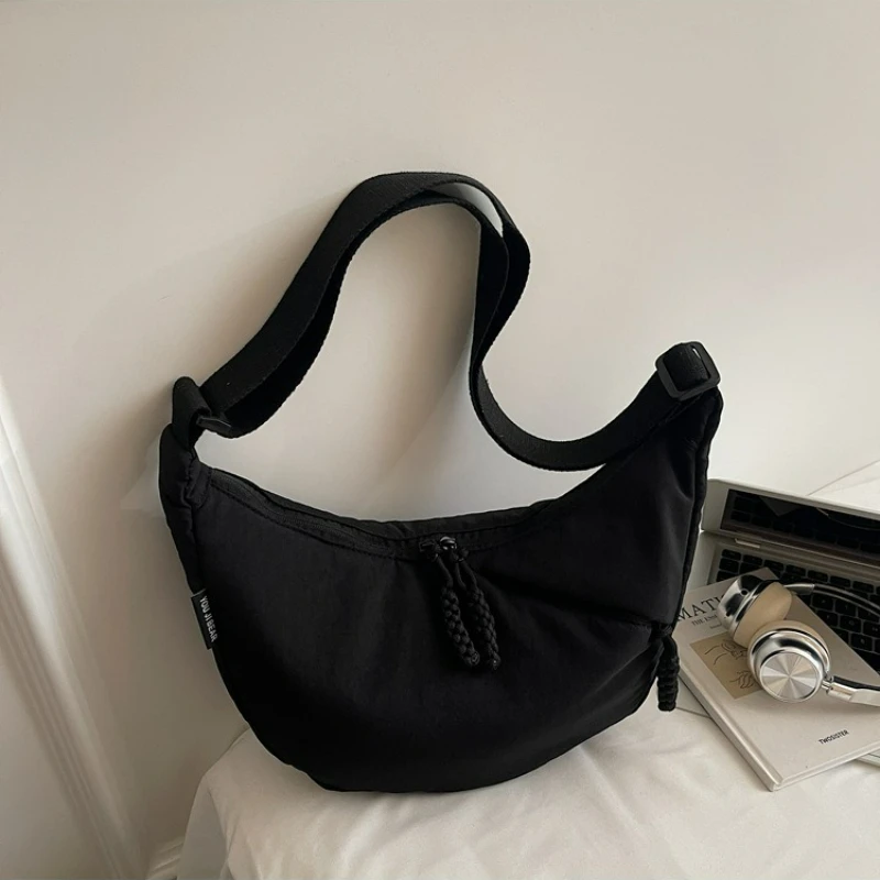 Новая текстура и универсальные сумки через плечо, зимняя простая однотонная нейлоновая сумка на плечо, большая вместительная школьная сумка-хобо для студентов
Новая текстура и универсальные сумки через плечо, зимняя простая однотонная нейлоновая сумка на плечо, большая вместительная школьная сумка-хобо для студентов