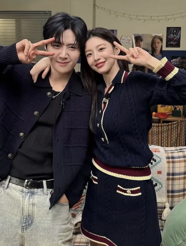 Женский вязаный свитер-юбка Love How to Translate High Yun True Indigo Color Blo Long Sve из мягкого полиэфирного волокна
Женский вязаный свитер-юбка Love How to Translate High Yun True Indigo Color Blo Long Sve из мягкого полиэфирного волокна