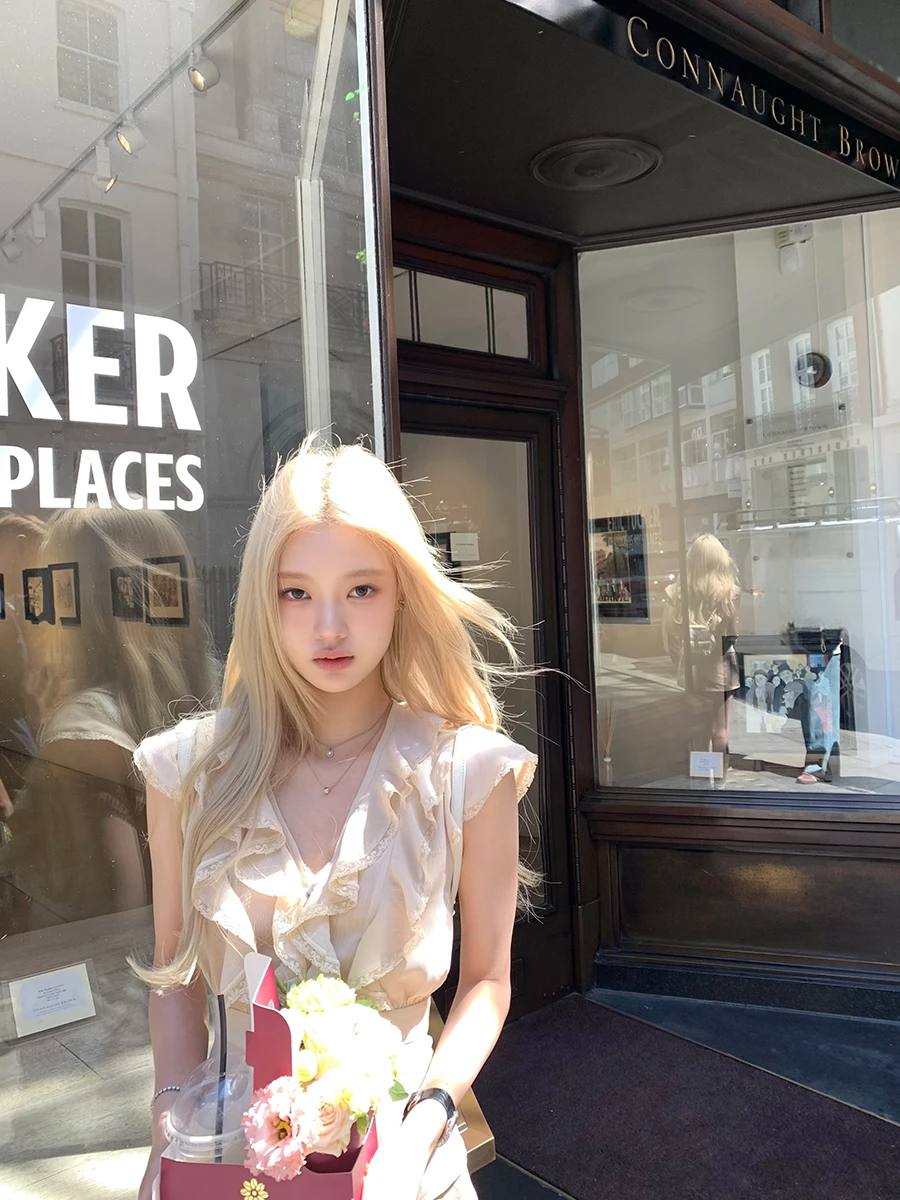 Женский топ Good Morning Fan Fan Summer Love с нежным кружевом и рюшами, короткий рукав, из полиэфирного волокна
Женский топ Good Morning Fan Fan Summer Love с нежным кружевом и рюшами, короткий рукав, из полиэфирного волокна