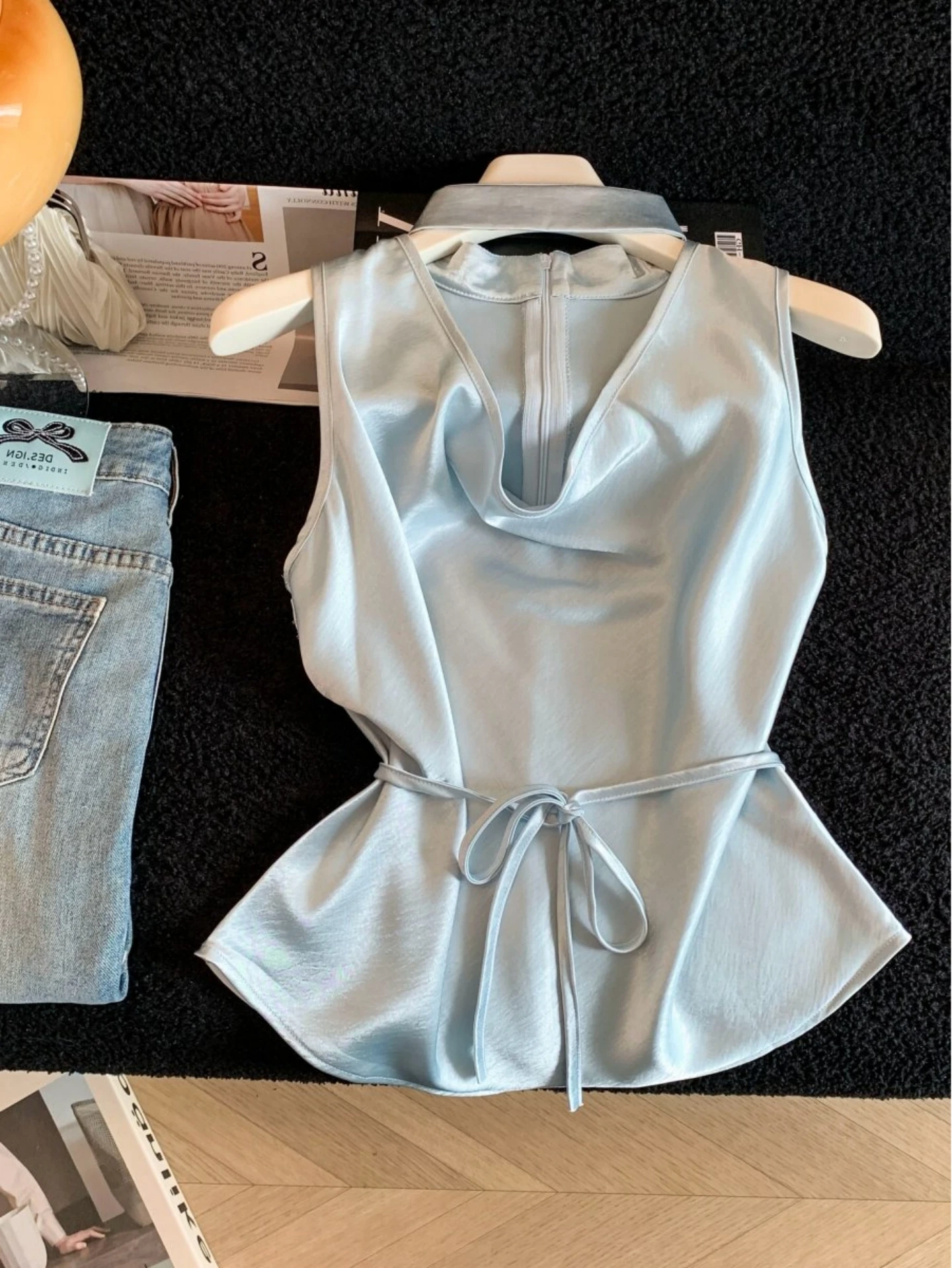 High-End Silk Women's Vintage Sexy Neck Hanging Vest Summer Slimming Sleeveless Top Original Design Hang Neck Sleeveless Wome...
High-End Silk Women's Vintage Sexy Neck Hanging Vest Summer Slimming Sleeveless Top Original Design Hang Neck Sleeveless Wome...