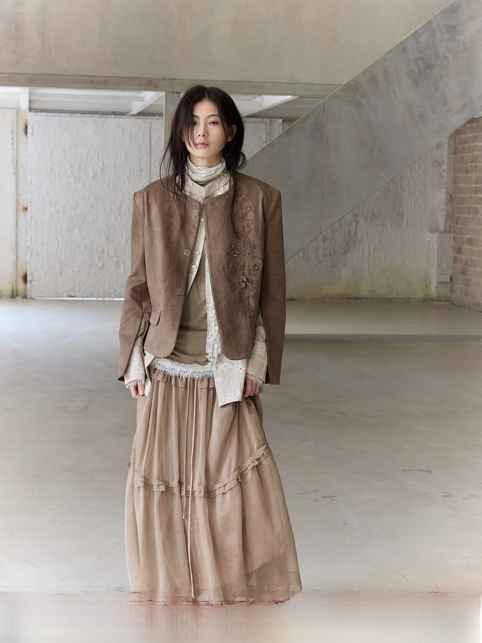 Chang Guang Ai Zi Original Design Embroidered Patchwork Decorative Zipper Cuff Matte Suede Outerwear round Neck Ladies Jacket
Chang Guang Ai Zi Original Design Embroidered Patchwork Decorative Zipper Cuff Matte Suede Outerwear round Neck Ladies Jacket