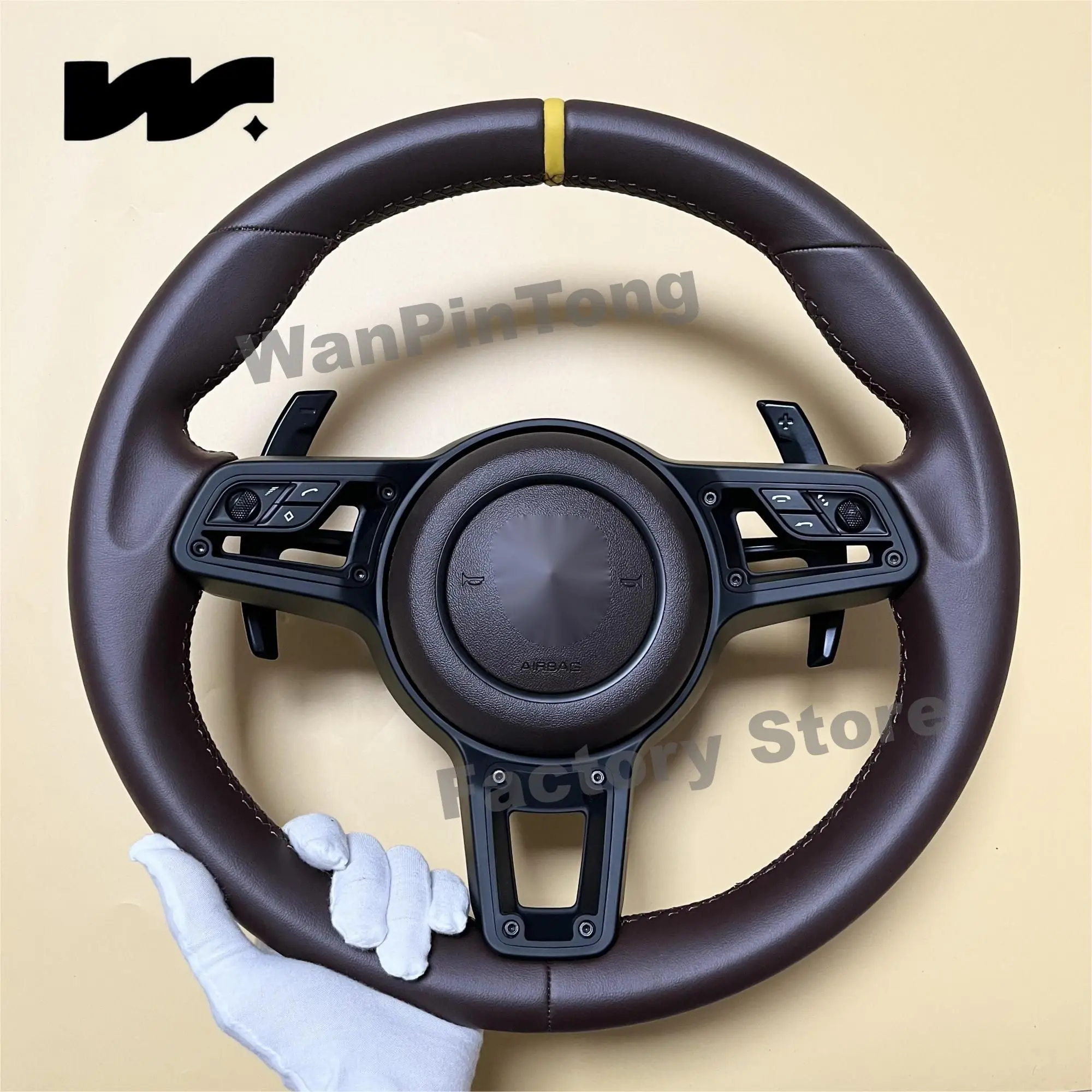 Customized for Porsche, with yellow markings on the top and a Martha red brown leather steering wheel
Customized for Porsche, with yellow markings on the top and a Martha red brown leather steering wheel