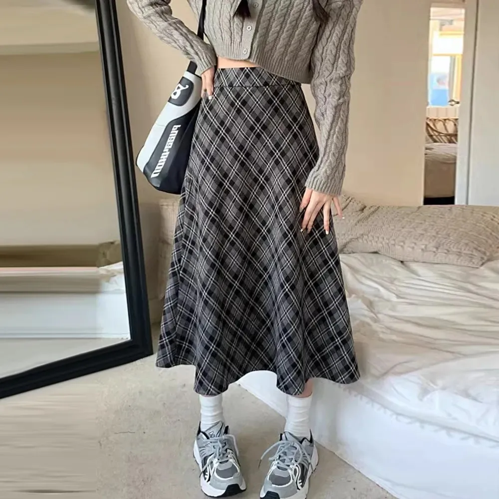 Vintage Korean A-Line Black Patchwork Plaid Skirt Women Autumn Winter Elegant Slim Zipper High Waist Party Long Skirts Trend
Vintage Korean A-Line Black Patchwork Plaid Skirt Women Autumn Winter Elegant Slim Zipper High Waist Party Long Skirts Trend