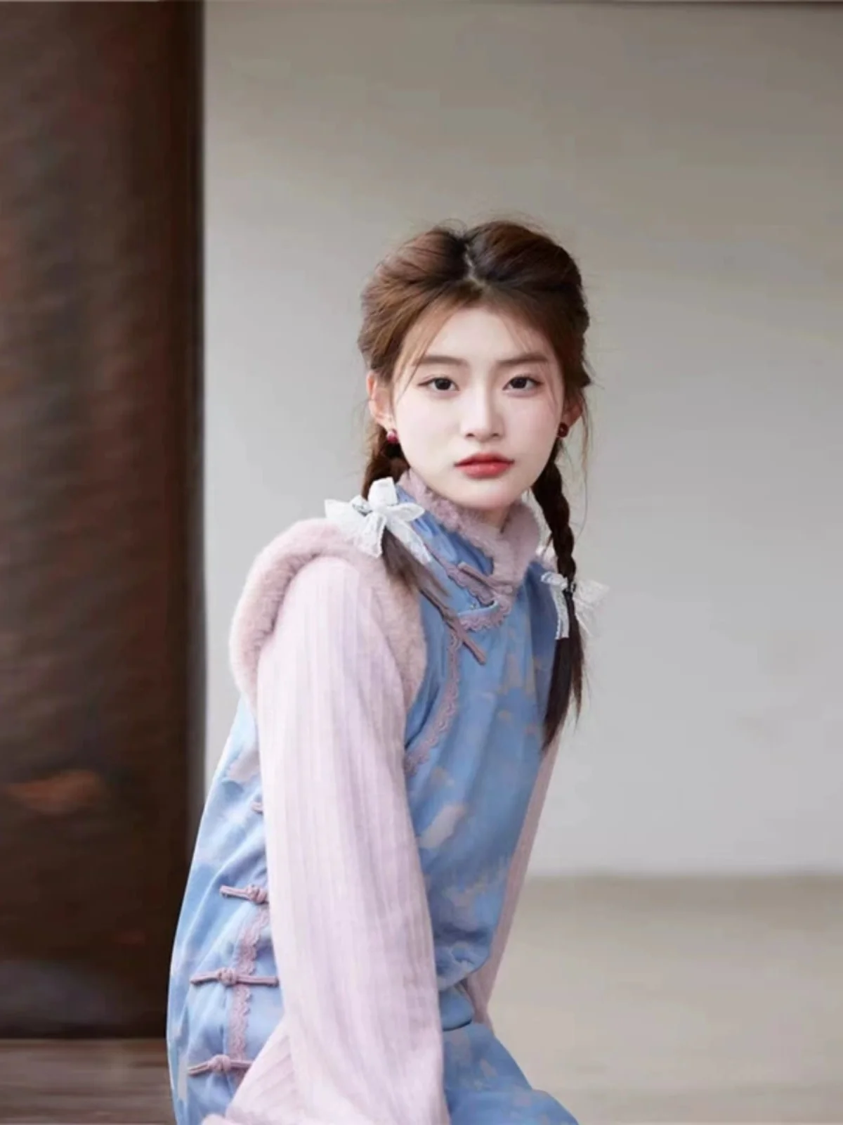 Розовый длинный жакет с оборками и цветочной вышивкой, универсальный, для осени и зимы, в стиле ретро, для повседневной носки, маленький размер, женский, как нижнее белье
Розовый длинный жакет с оборками и цветочной вышивкой, универсальный, для осени и зимы, в стиле ретро, для повседневной носки, маленький размер, женский, как нижнее белье