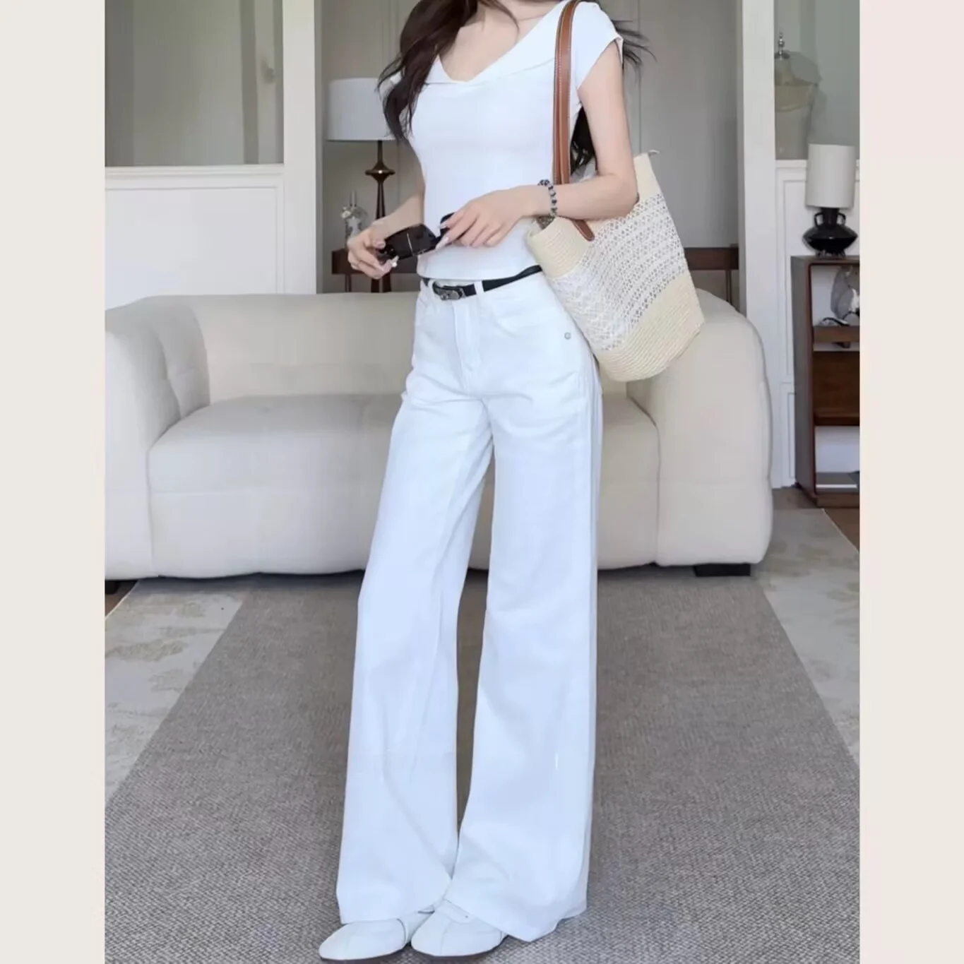 Loose Wide Leg Jeans Women's High Waist Flared Casual Denim Pants Slimming Effect Four Seasons Universal Pure Color Design
Loose Wide Leg Jeans Women's High Waist Flared Casual Denim Pants Slimming Effect Four Seasons Universal Pure Color Design