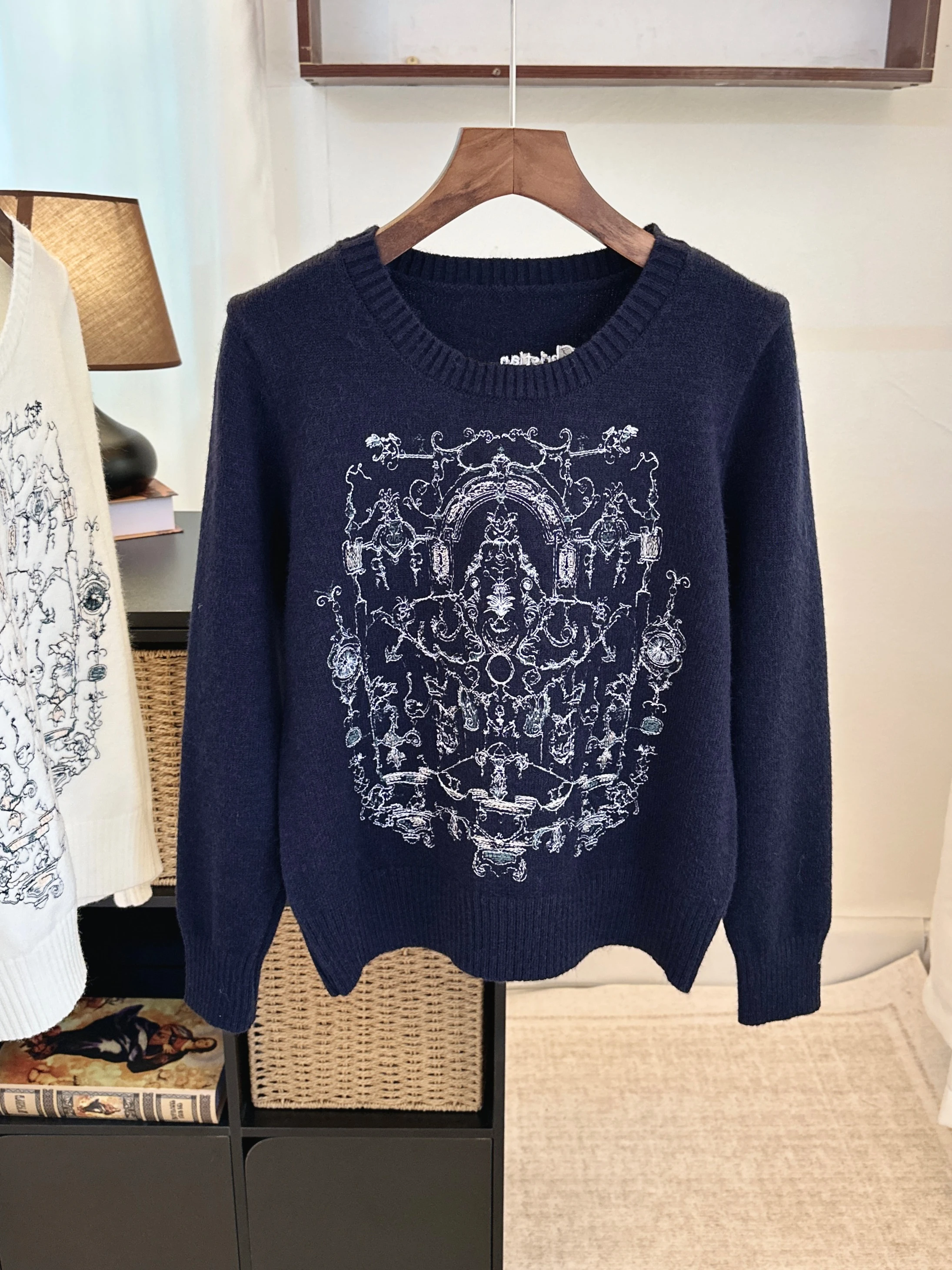 Ele Вышитый трикотаж Camere круглый Ne Long Sve женский базовый слой свитер осень-зима элитное ощущение
Ele Вышитый трикотаж Camere круглый Ne Long Sve женский базовый слой свитер осень-зима элитное ощущение