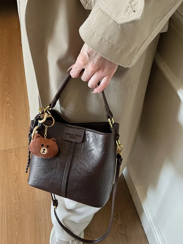 Сумка женская Tao Xiao Qi в стиле ретро, большая вместимость, повседневная, универсальная, через плечо, из мягкого полиэстера, машинная стирка
Сумка женская Tao Xiao Qi в стиле ретро, большая вместимость, повседневная, универсальная, через плечо, из мягкого полиэстера, машинная стирка