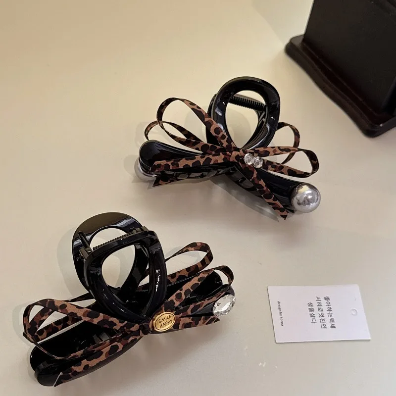 Sweet and Cool Style Leopard Print Bow Rhinestone Hairpin for Women, New Arrival in 2025, Luxurious Hair Clip
Sweet and Cool Style Leopard Print Bow Rhinestone Hairpin for Women, New Arrival in 2025, Luxurious Hair Clip