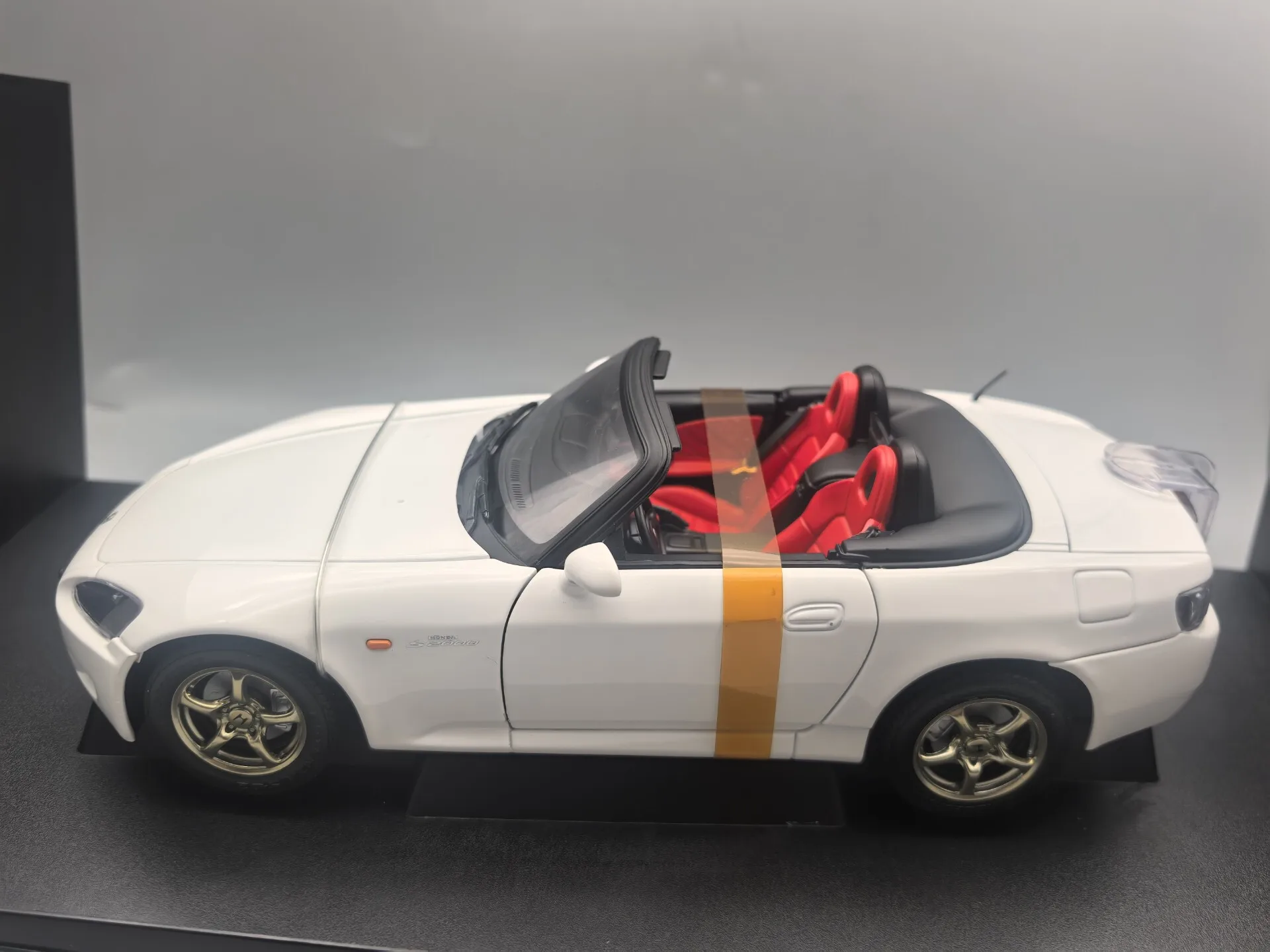 Модель автомобиля Autoart 1:18 S2000 (белый/черный/серый/желтый) JDM, имитация, лимитированная серия, полностью открывающаяся, из металлического сплава, статическая, игрушка-подарок
Модель автомобиля Autoart 1:18 S2000 (белый/черный/серый/желтый) JDM, имитация, лимитированная серия, полностью открывающаяся, из металлического сплава, статическая, игрушка-подарок