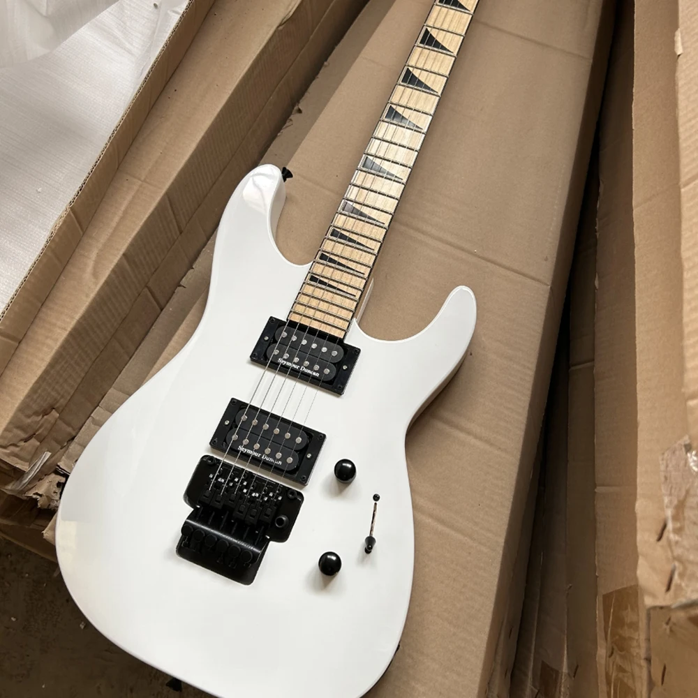 Белая электрогитара Floyd J с 6 струнами и кленовым грифом
Белая электрогитара Floyd J с 6 струнами и кленовым грифом