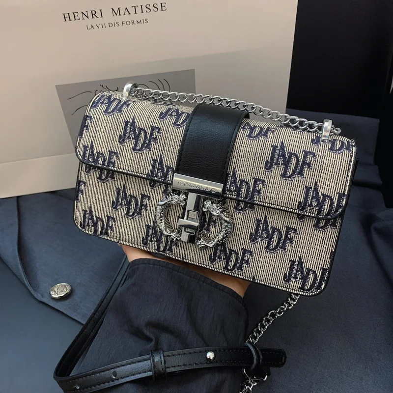 2024 Luxury Fashion Women's Chain Shoulder Bag Light Designer Crossbody Shoulder Purses Handbag Women Clutch Travel Tote Bags
2024 Luxury Fashion Women's Chain Shoulder Bag Light Designer Crossbody Shoulder Purses Handbag Women Clutch Travel Tote Bags