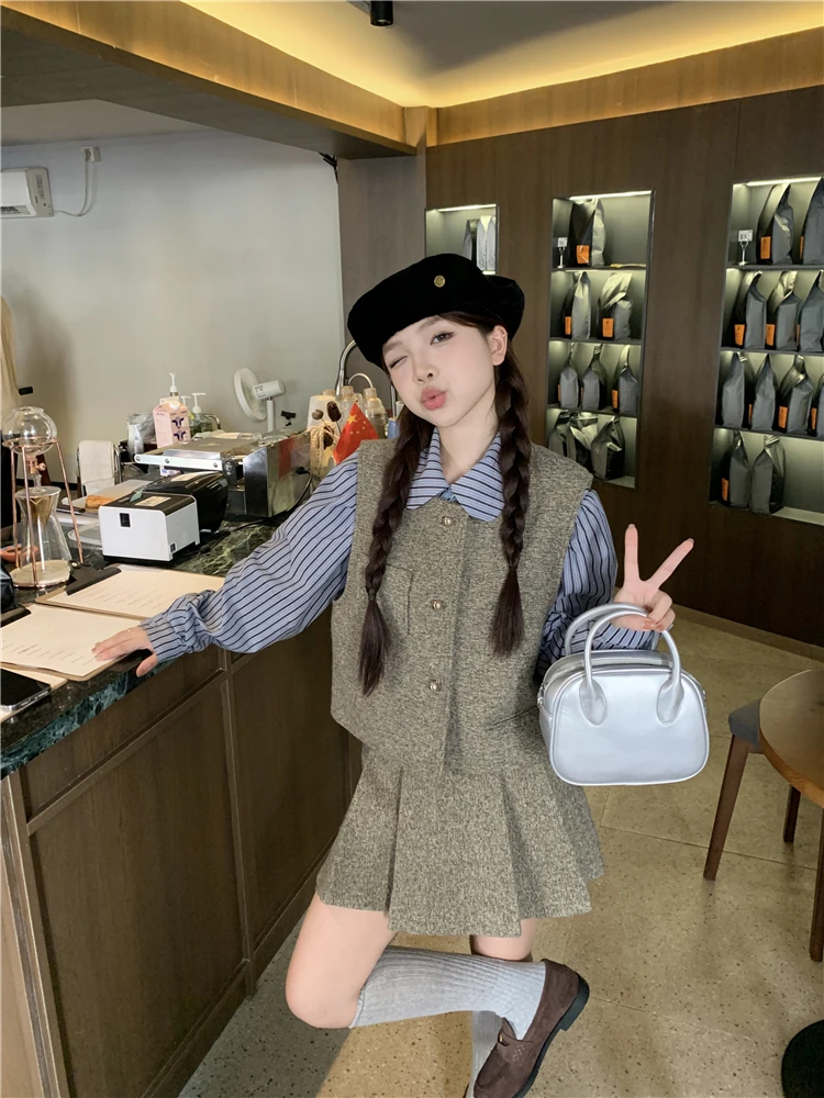 Korean Fashion Autumn New Women 3 Piece Skirt Sets Retro Striped Long Sleeve Shirt + Vest Tops + High Waist A Line Pleated Skirt
Korean Fashion Autumn New Women 3 Piece Skirt Sets Retro Striped Long Sleeve Shirt + Vest Tops + High Waist A Line Pleated Skirt