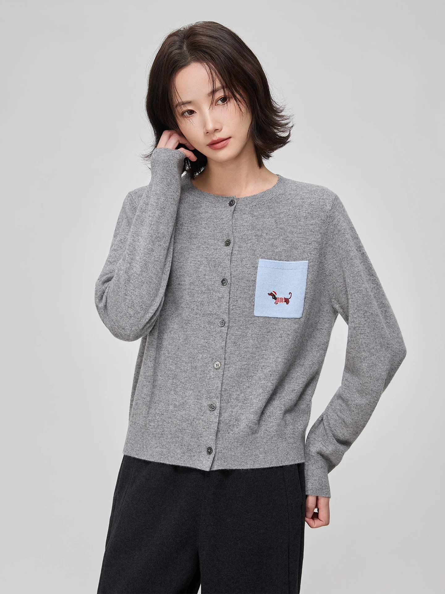 Dayan Шерстяной вязаный легкий открытый кардиган женский свободный крой Long Sve round Ne Pure Merino Wool Base irt
Dayan Шерстяной вязаный легкий открытый кардиган женский свободный крой Long Sve round Ne Pure Merino Wool Base irt