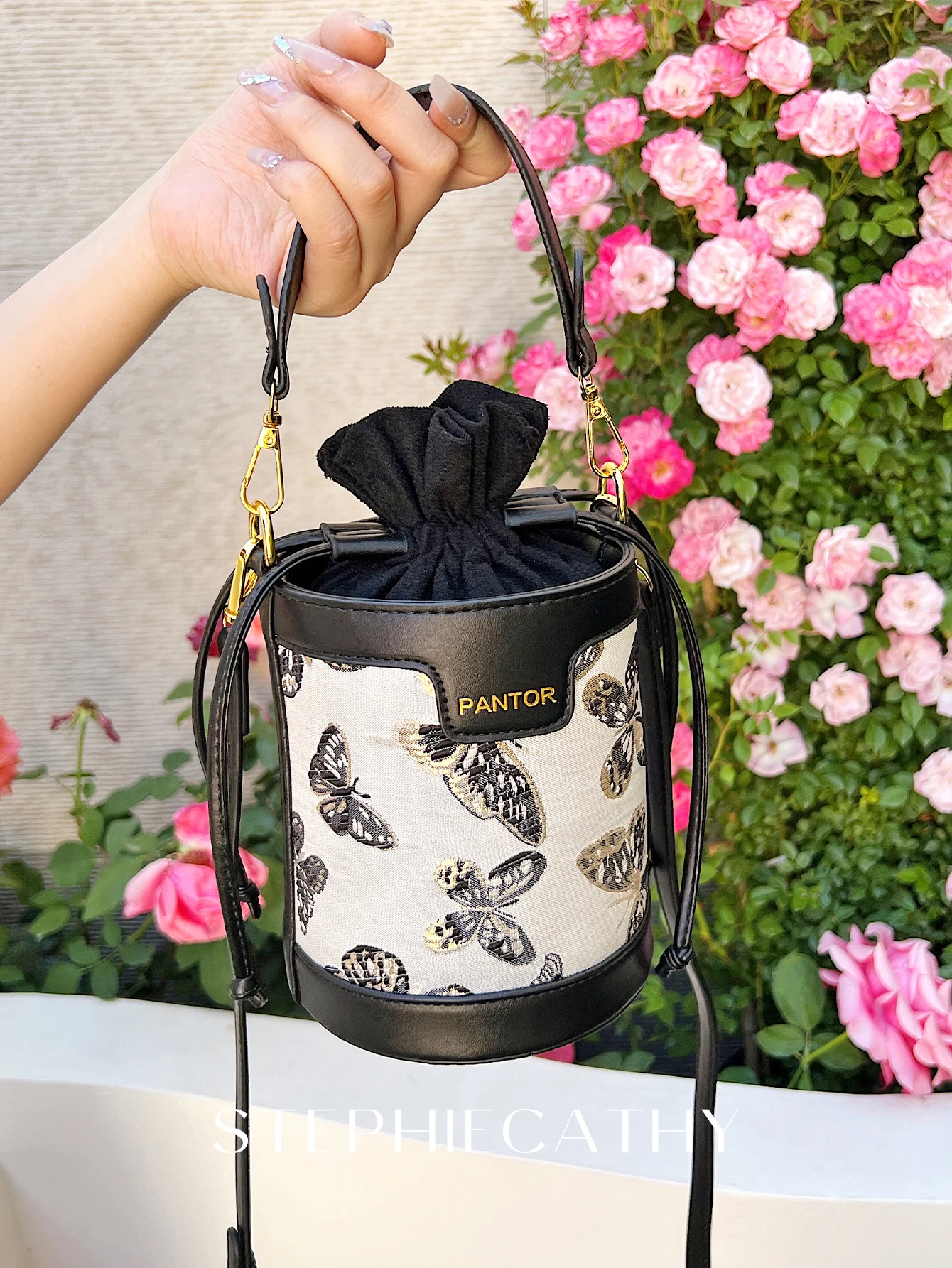 SC Women Top-handle Bucket Nylon PU Vegan Leather Patchwork Drawstring Closure Handbags Long Strap Cross Body Shoulder Bag Daily
SC Women Top-handle Bucket Nylon PU Vegan Leather Patchwork Drawstring Closure Handbags Long Strap Cross Body Shoulder Bag Daily