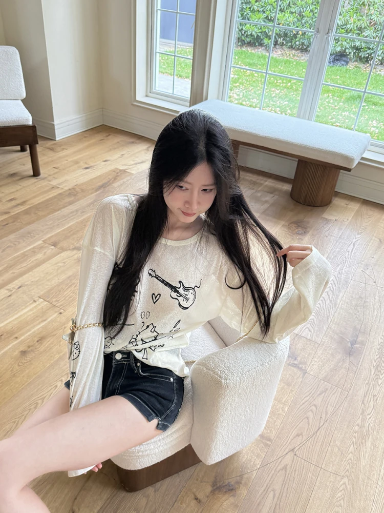 Cute Cartoon fiti Print Long Sve Loose Women's Top Light Yellow Casual Loose Fit Summer Sun Protection irt
Cute Cartoon fiti Print Long Sve Loose Women's Top Light Yellow Casual Loose Fit Summer Sun Protection irt