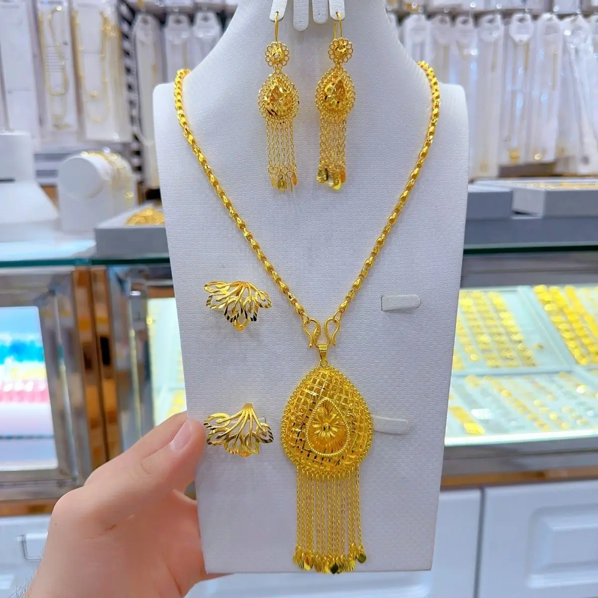 New Dubai 24K Gold Plated Necklace, Earrings, Rings for Women's Romantic Wedding Parties, Jewelry Set for Mothers YY10555
New Dubai 24K Gold Plated Necklace, Earrings, Rings for Women's Romantic Wedding Parties, Jewelry Set for Mothers YY10555
