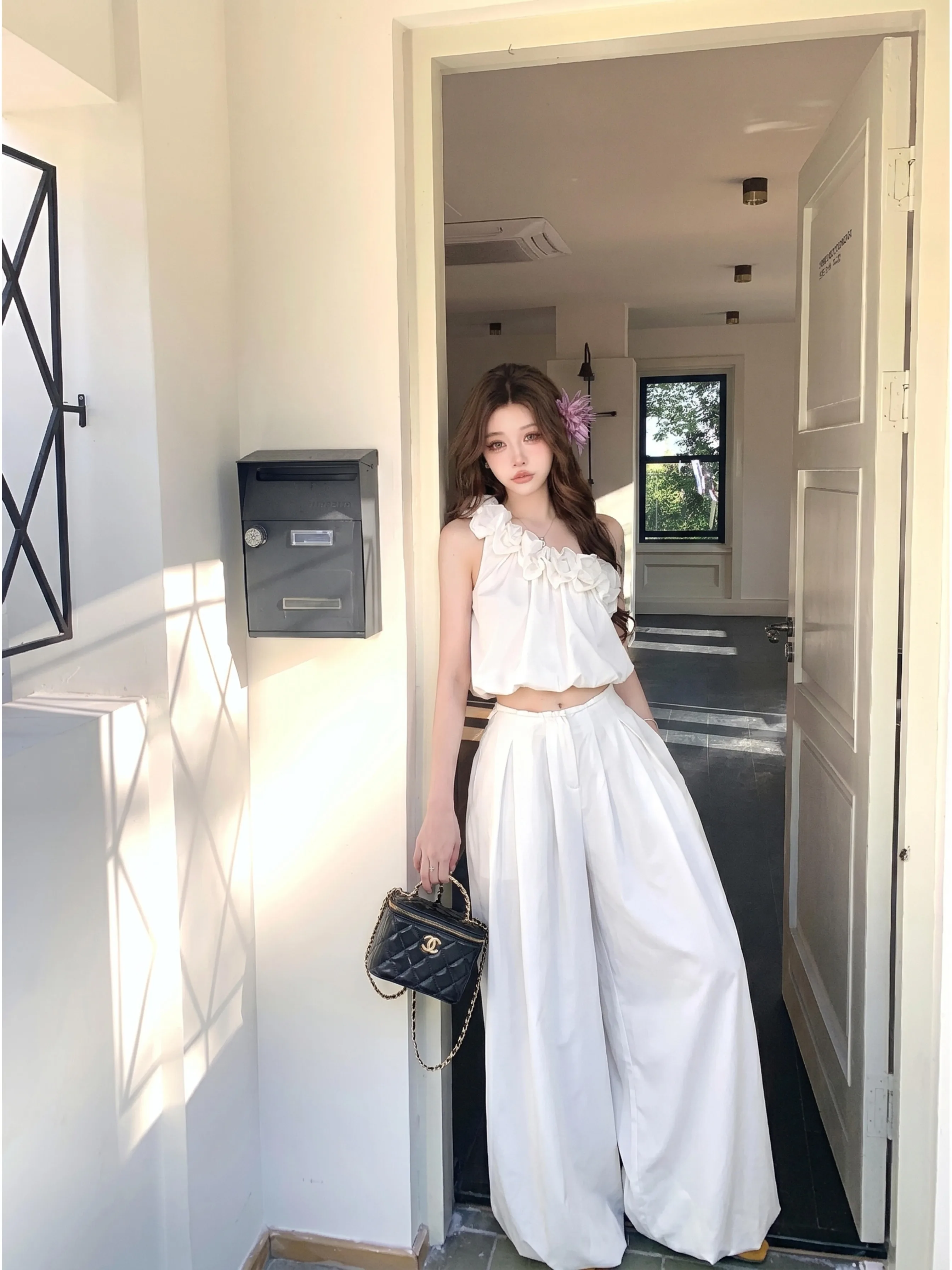 Elegant Slant Collar 3D Flower High-End Sensation Shoulder Bared Slimming Pleated Waist-Cinching Casual Pants Set
Elegant Slant Collar 3D Flower High-End Sensation Shoulder Bared Slimming Pleated Waist-Cinching Casual Pants Set