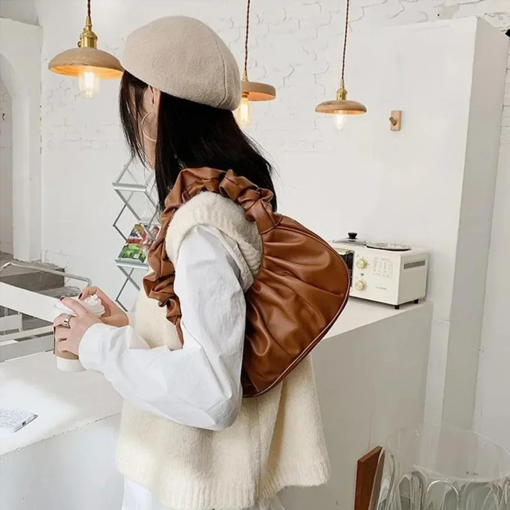 Fashion Pleated PU Cloud Bag, Women's Leisure Shoulder Handbag, Shopping Armpit Bag, Stylish Dumpling Design for Ladies
Fashion Pleated PU Cloud Bag, Women's Leisure Shoulder Handbag, Shopping Armpit Bag, Stylish Dumpling Design for Ladies