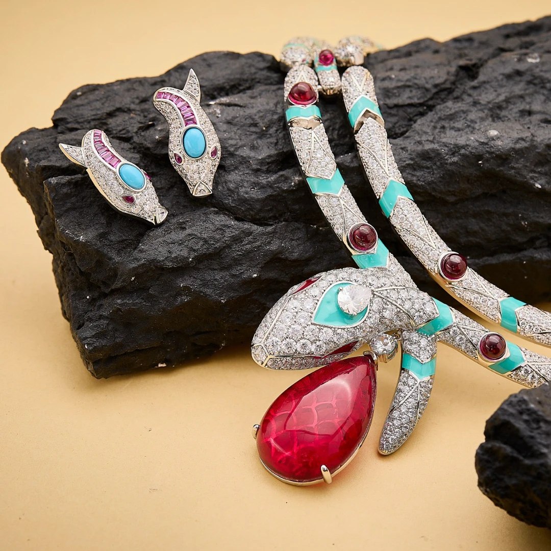 Роскошное винтажное элегантное колье-подвеска в виде змеи с серьгами, инкрустированными цирконами AAA, высококачественные модные украшения для женщин, подарок на свадьбу или вечеринку
Роскошное винтажное элегантное колье-подвеска в виде змеи с серьгами, инкрустированными цирконами AAA, высококачественные модные украшения для женщин, подарок на свадьбу или вечеринку